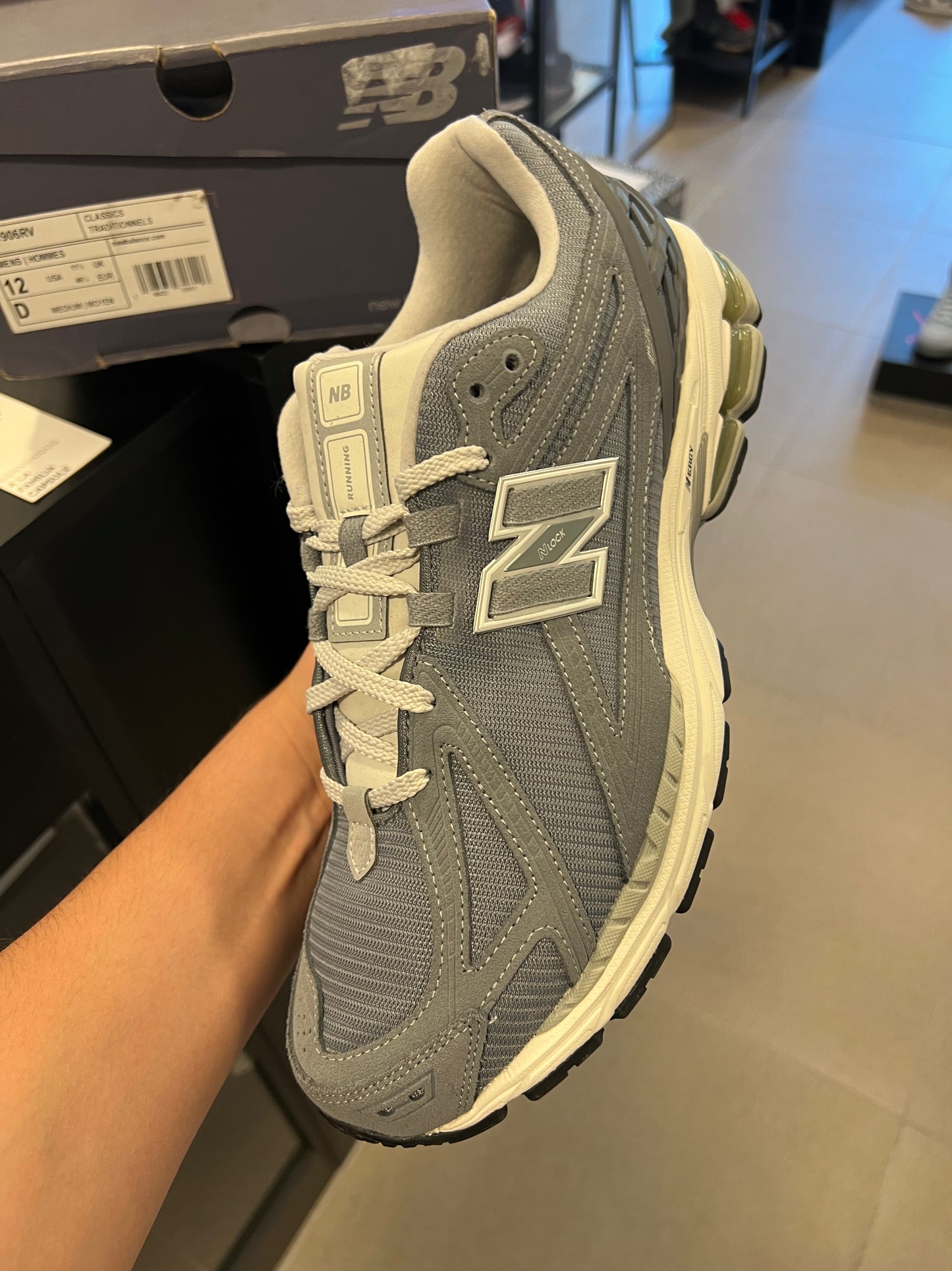 New Balance 1906R
Titanium
