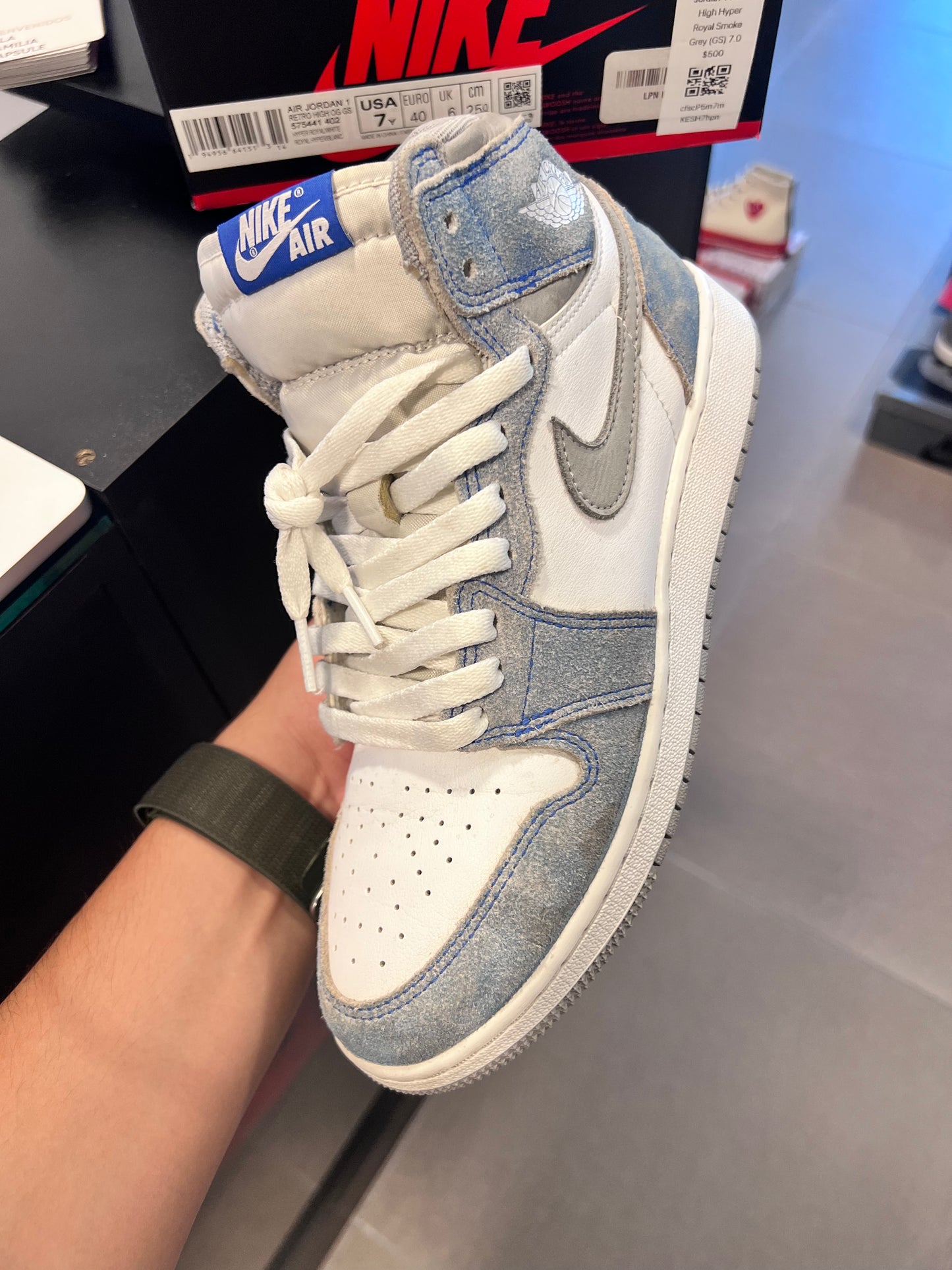 Jordan 1 Retro High
Hyper Royal Smoke Grey (GS)