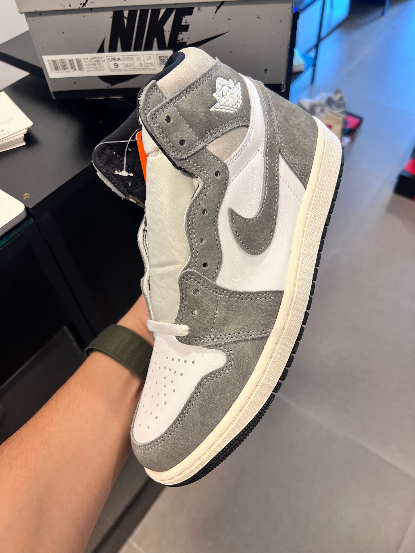 Jordan 1 Retro High OG
Washed Black