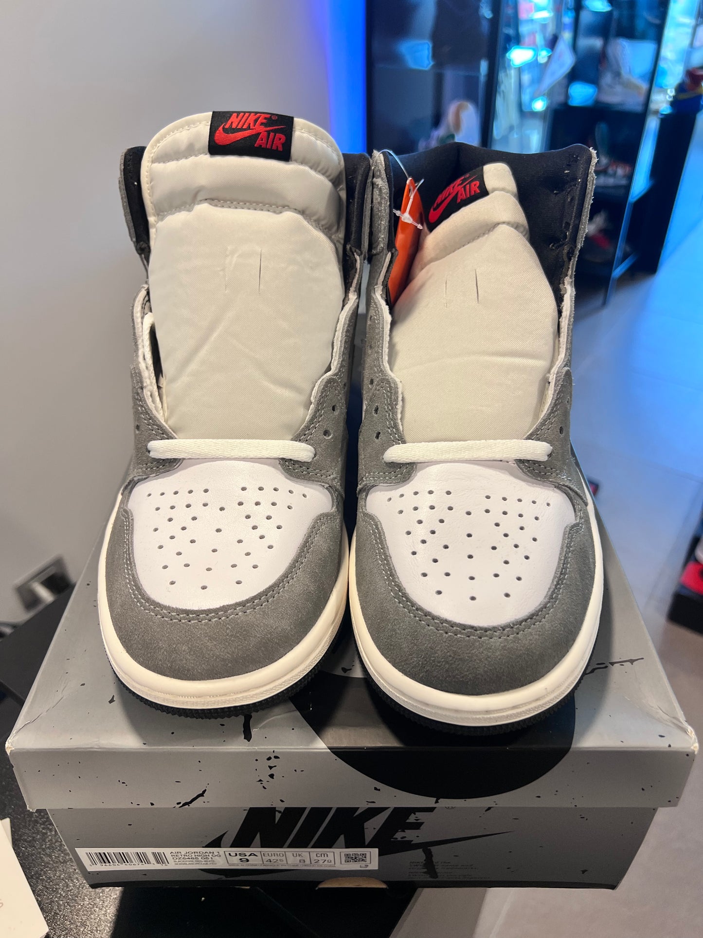 Jordan 1 Retro High OG
Washed Black