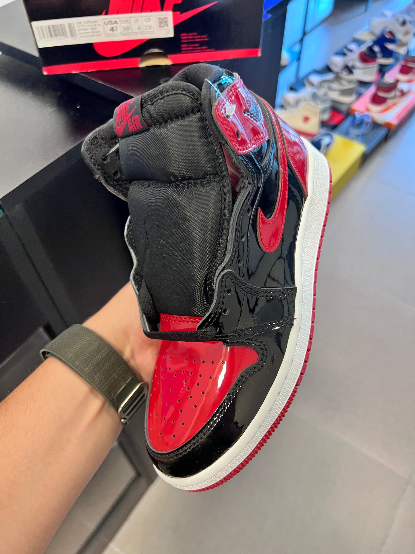 Jordan 1 Retro High OG
Patent Bred (GS)