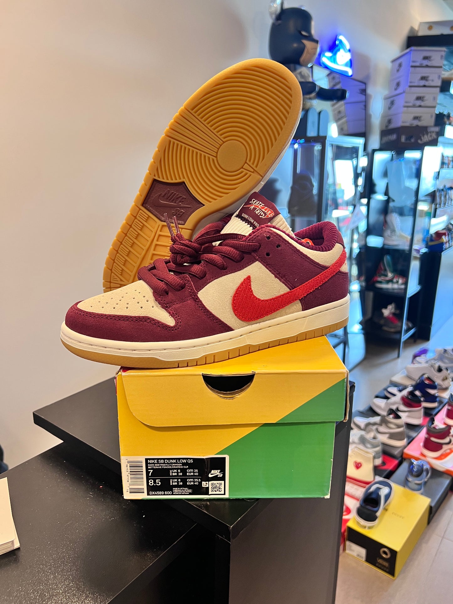 Nike SB Dunk Low
Skate Like a Girl