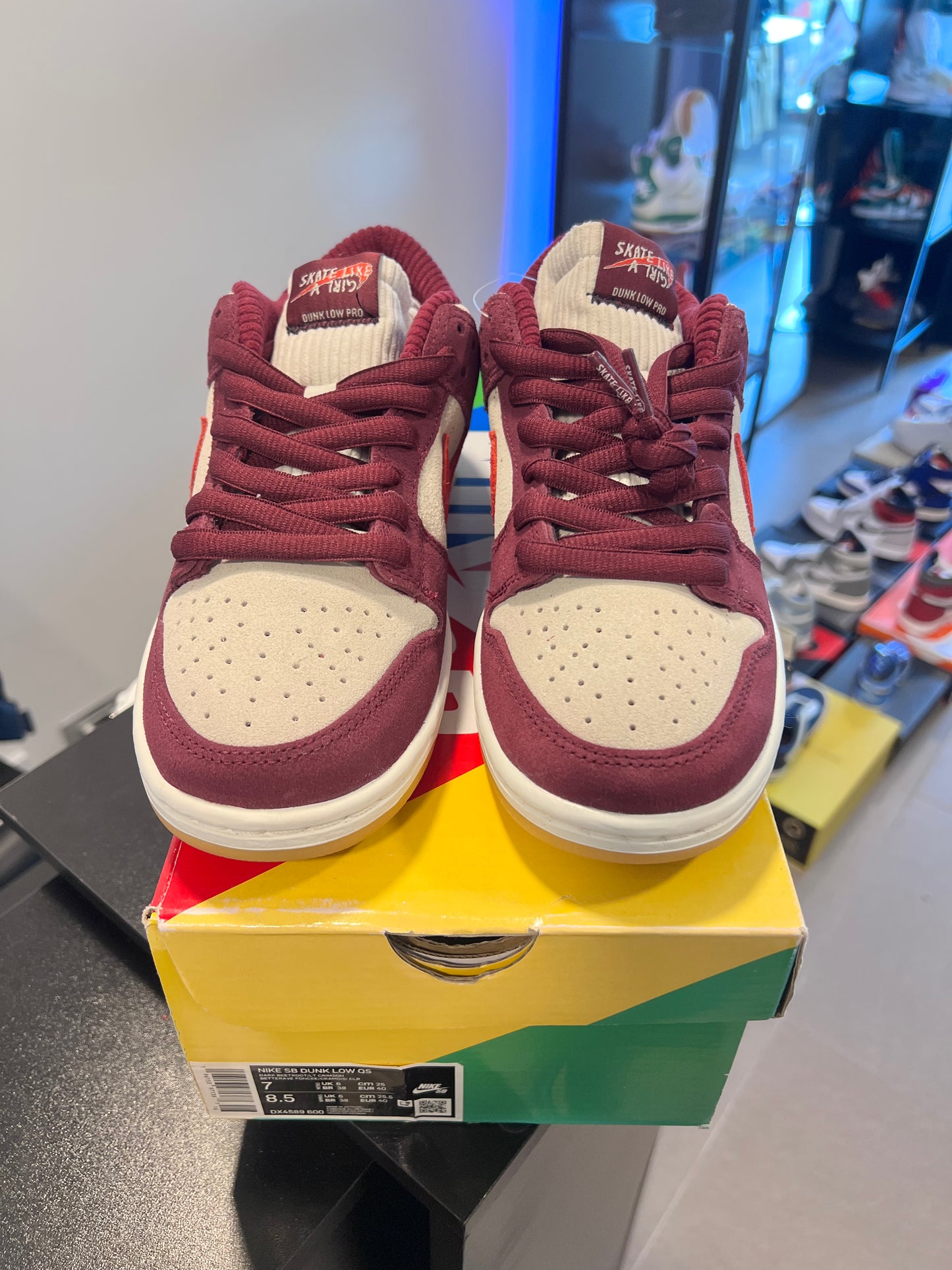 Nike SB Dunk Low
Skate Like a Girl