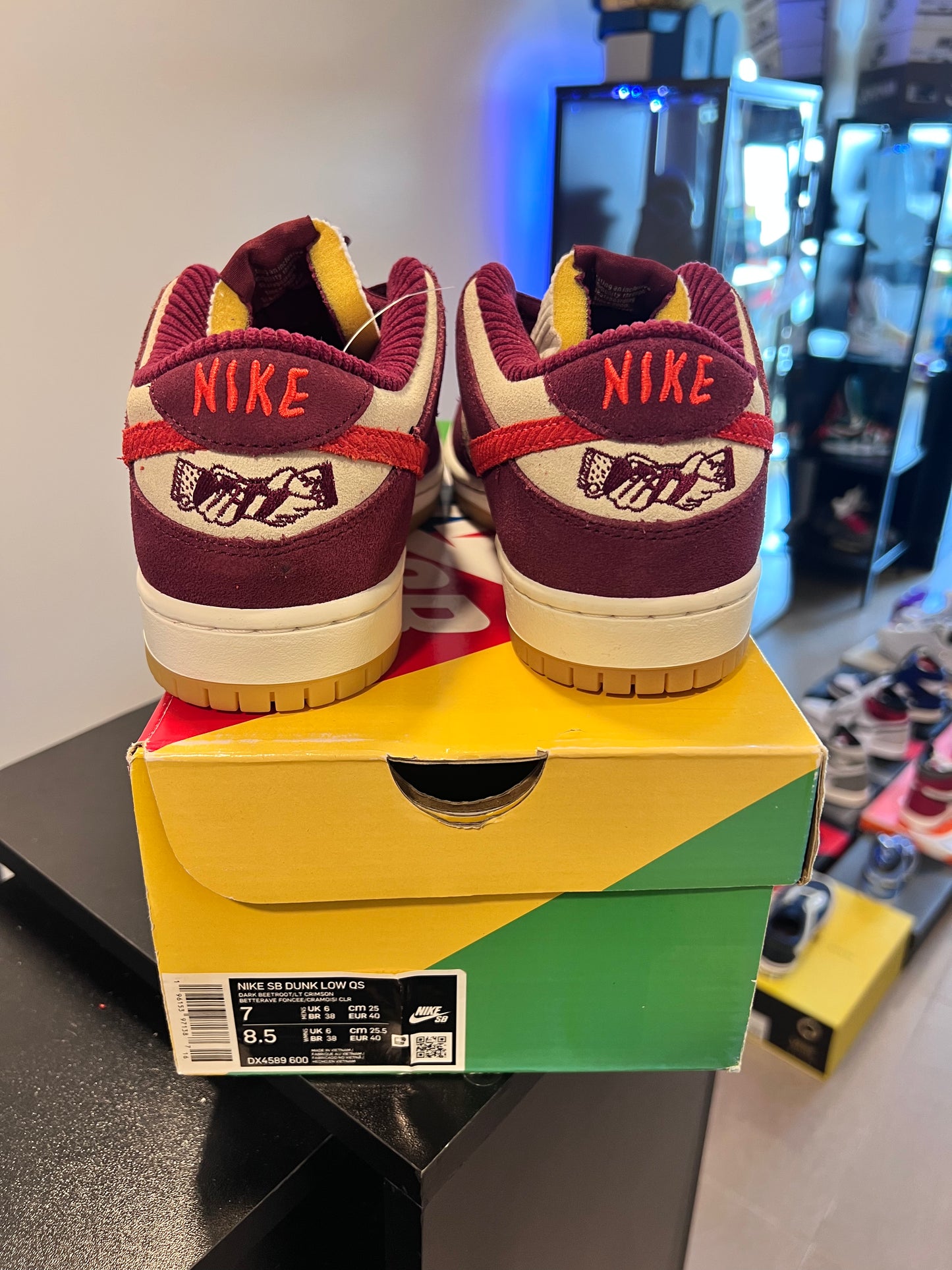 Nike SB Dunk Low
Skate Like a Girl