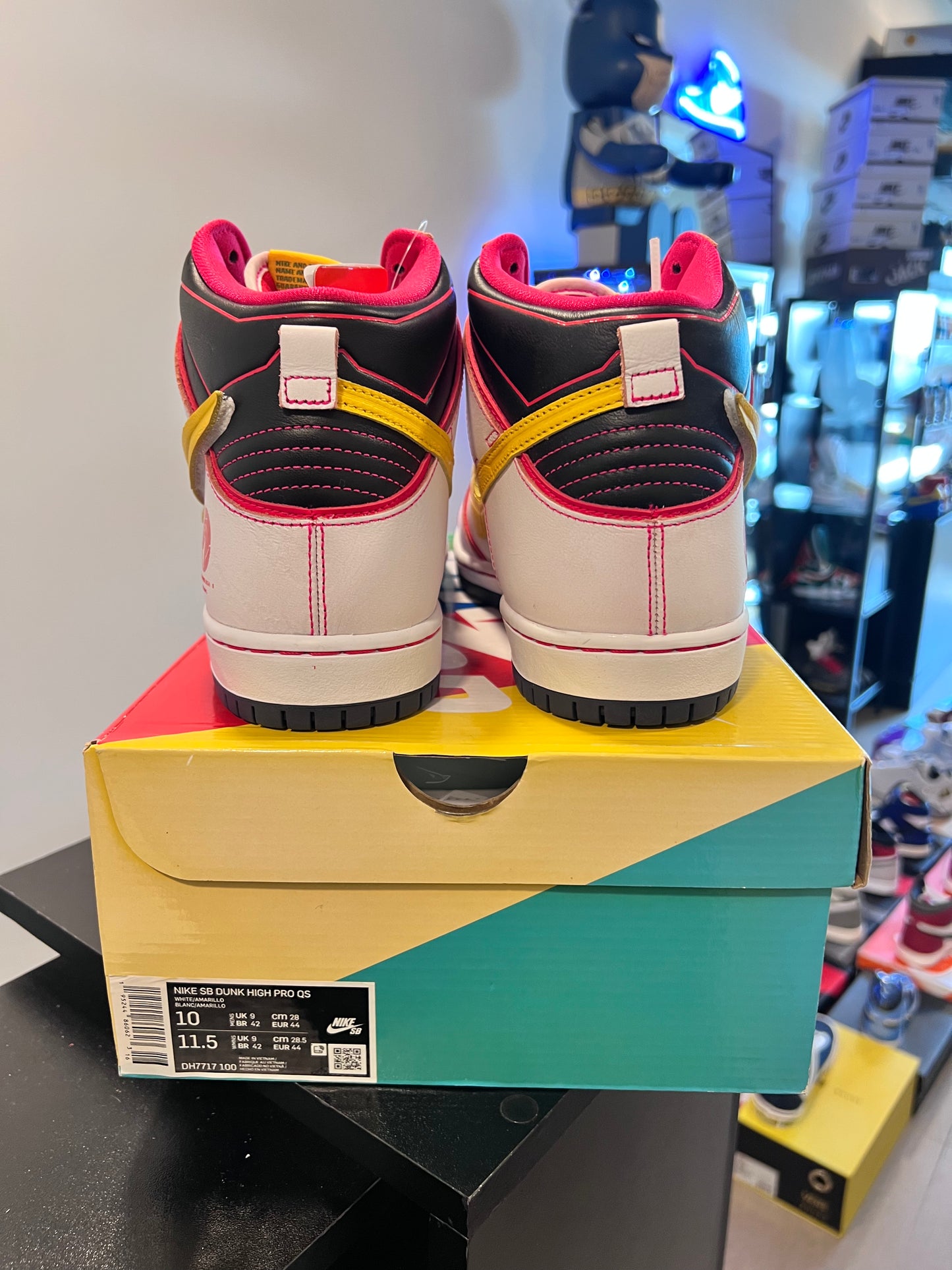 Nike SB Dunk High
RX-0 Unicorn Gundam