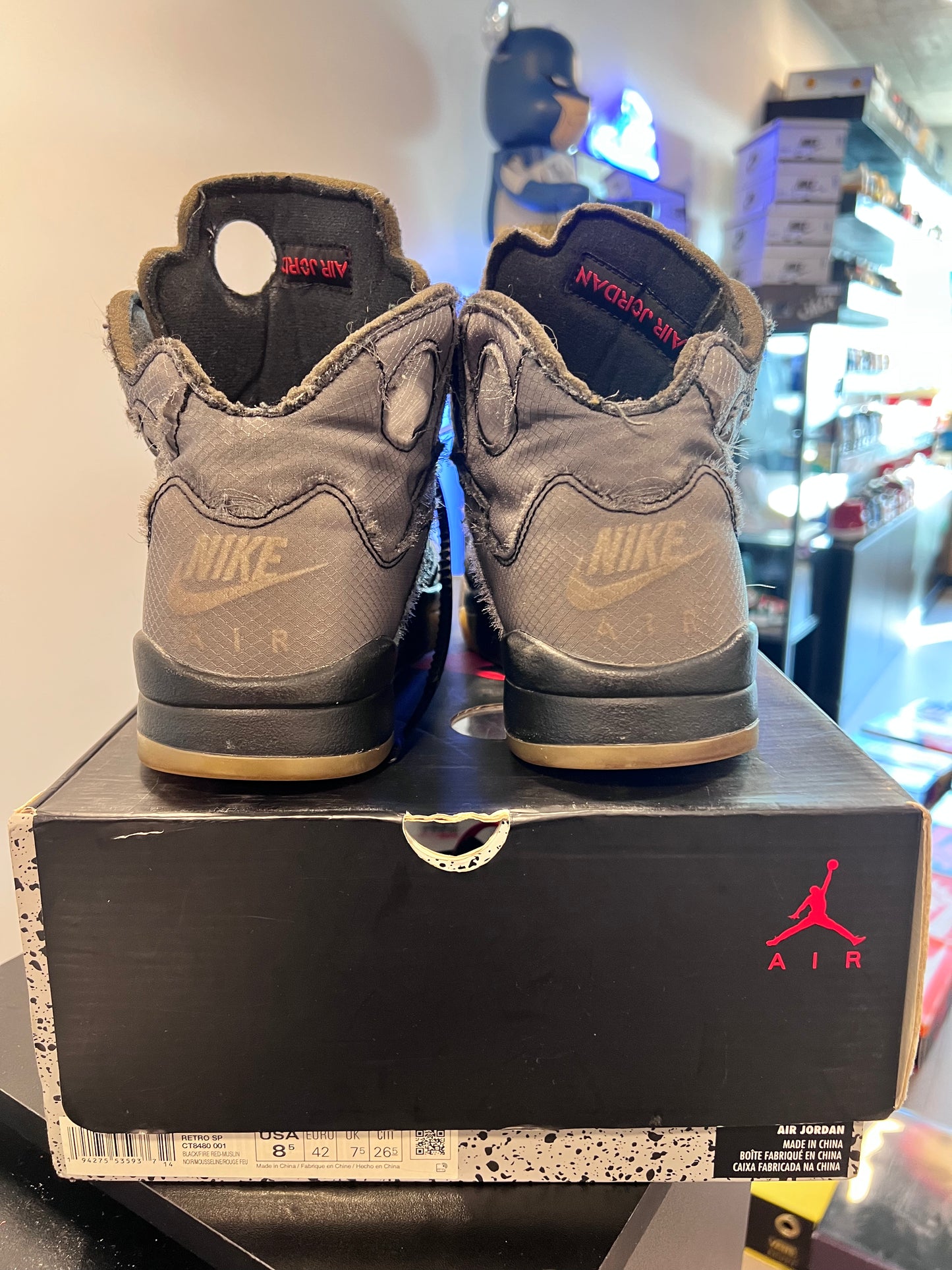 Jordan 5 Retro
Off-White Muslin