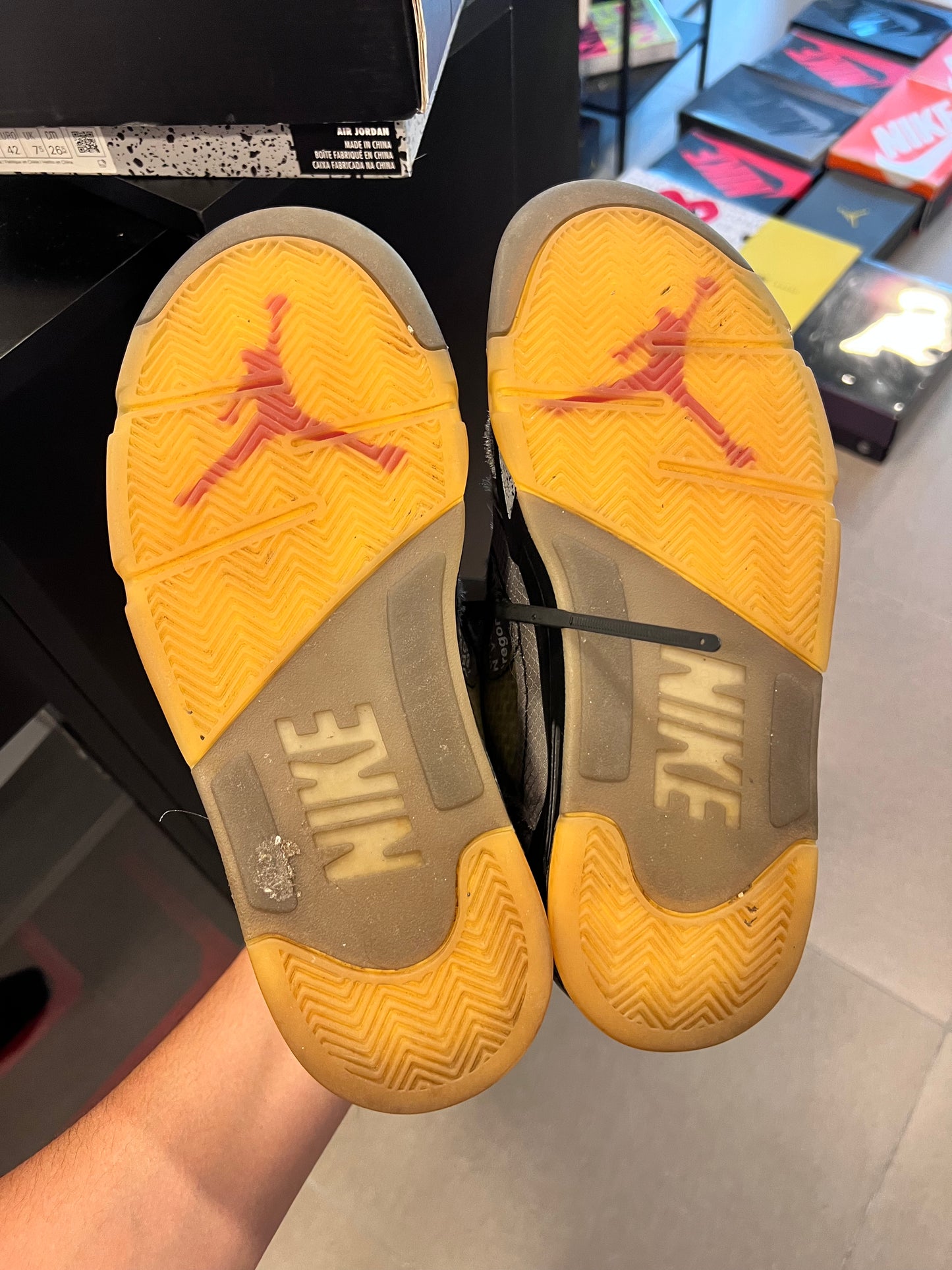 Jordan 5 Retro
Off-White Muslin