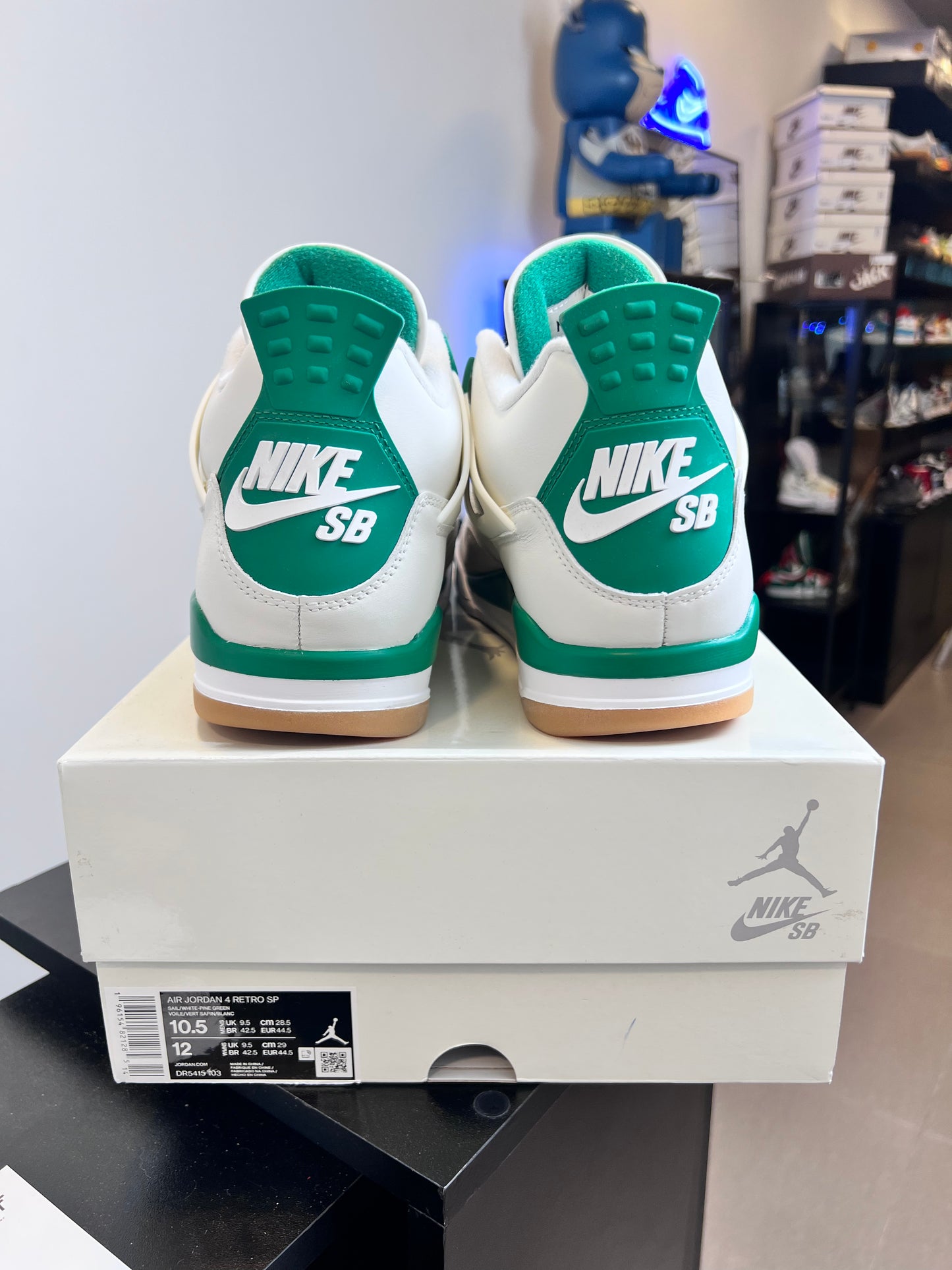 Jordan 4 Retro SB Pine Green