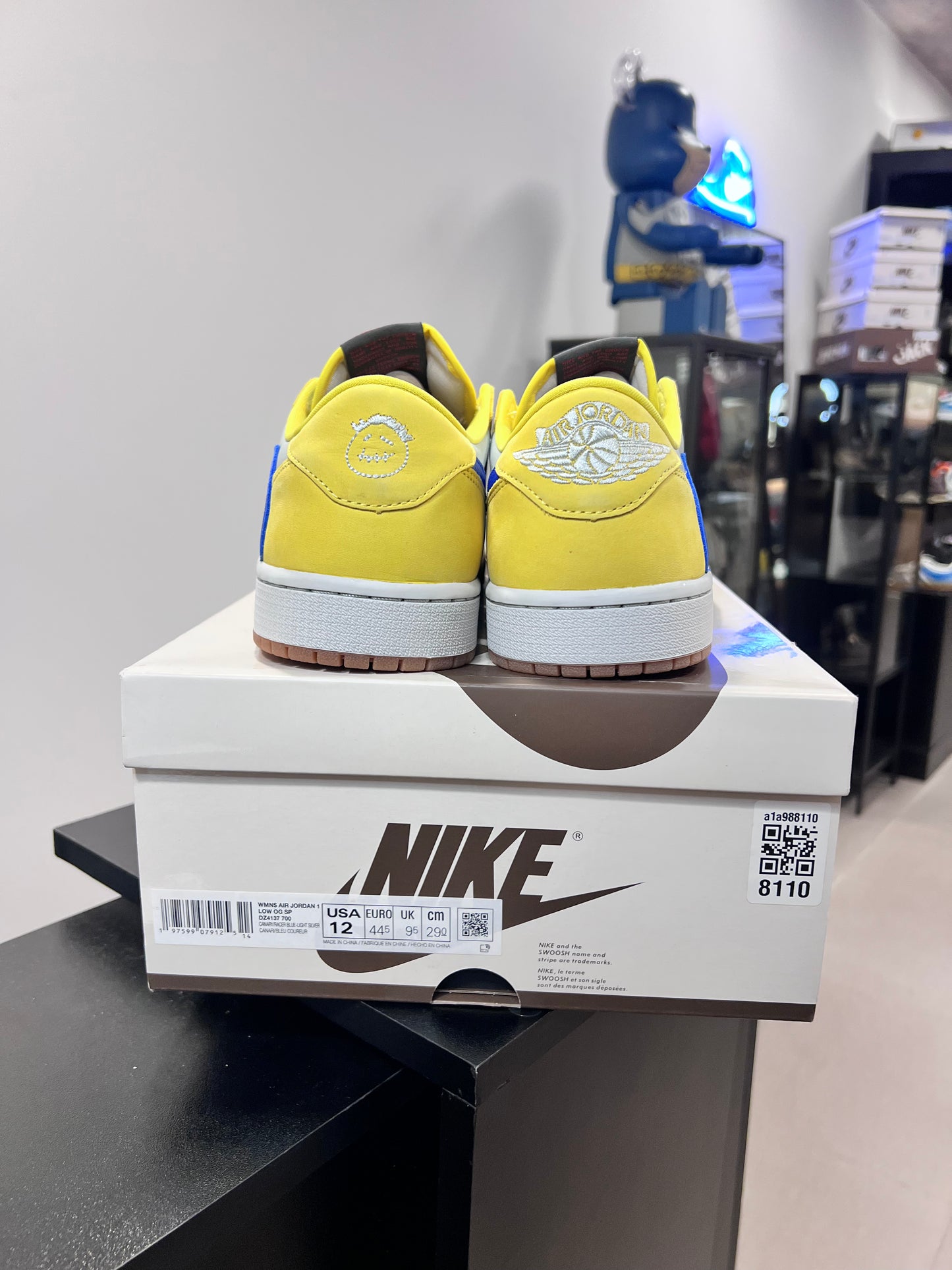 Jordan 1 Retro Low OG SP
Travis Scott Canary (Women's)