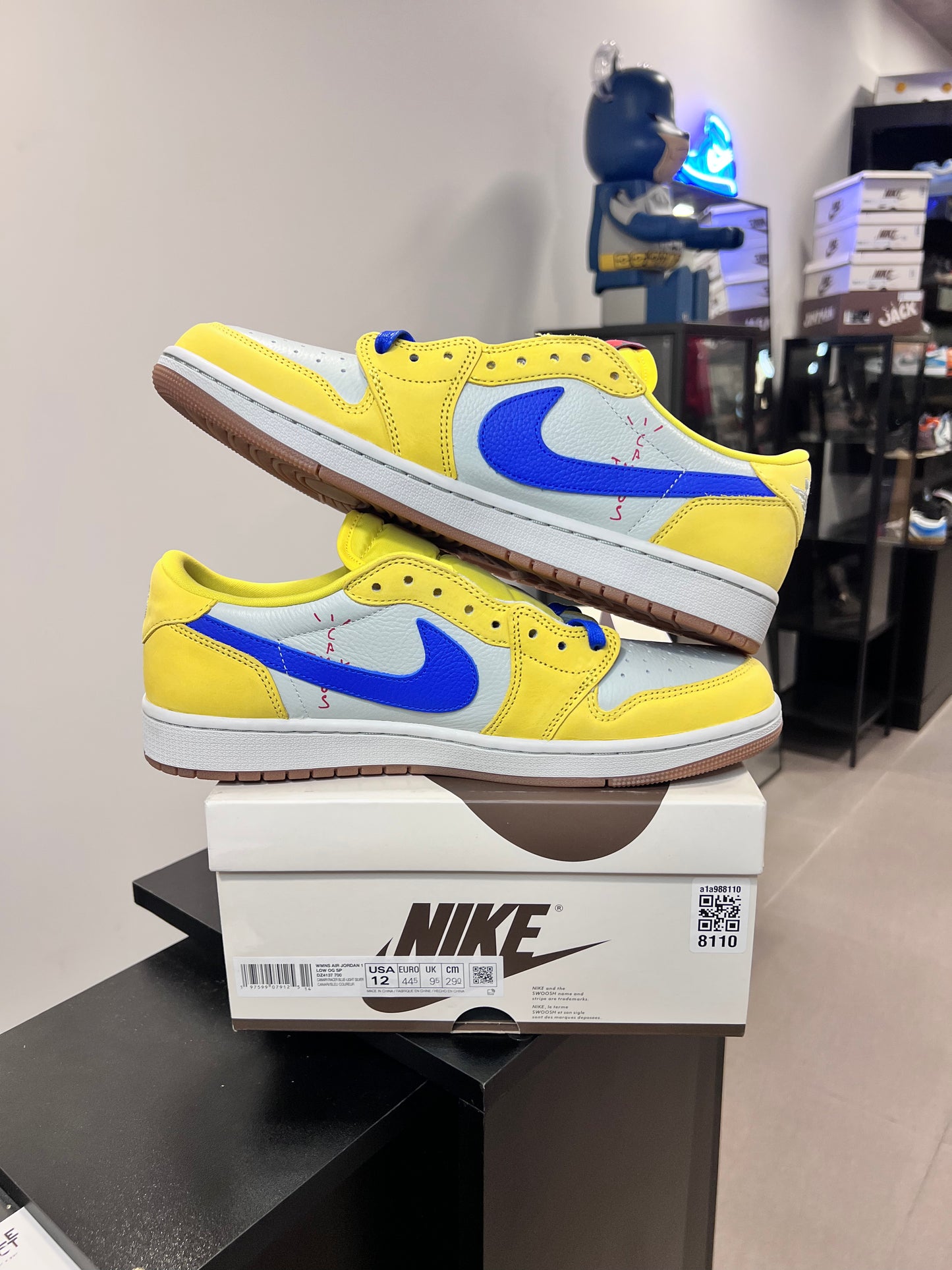 Jordan 1 Retro Low OG SP
Travis Scott Canary (Women's)