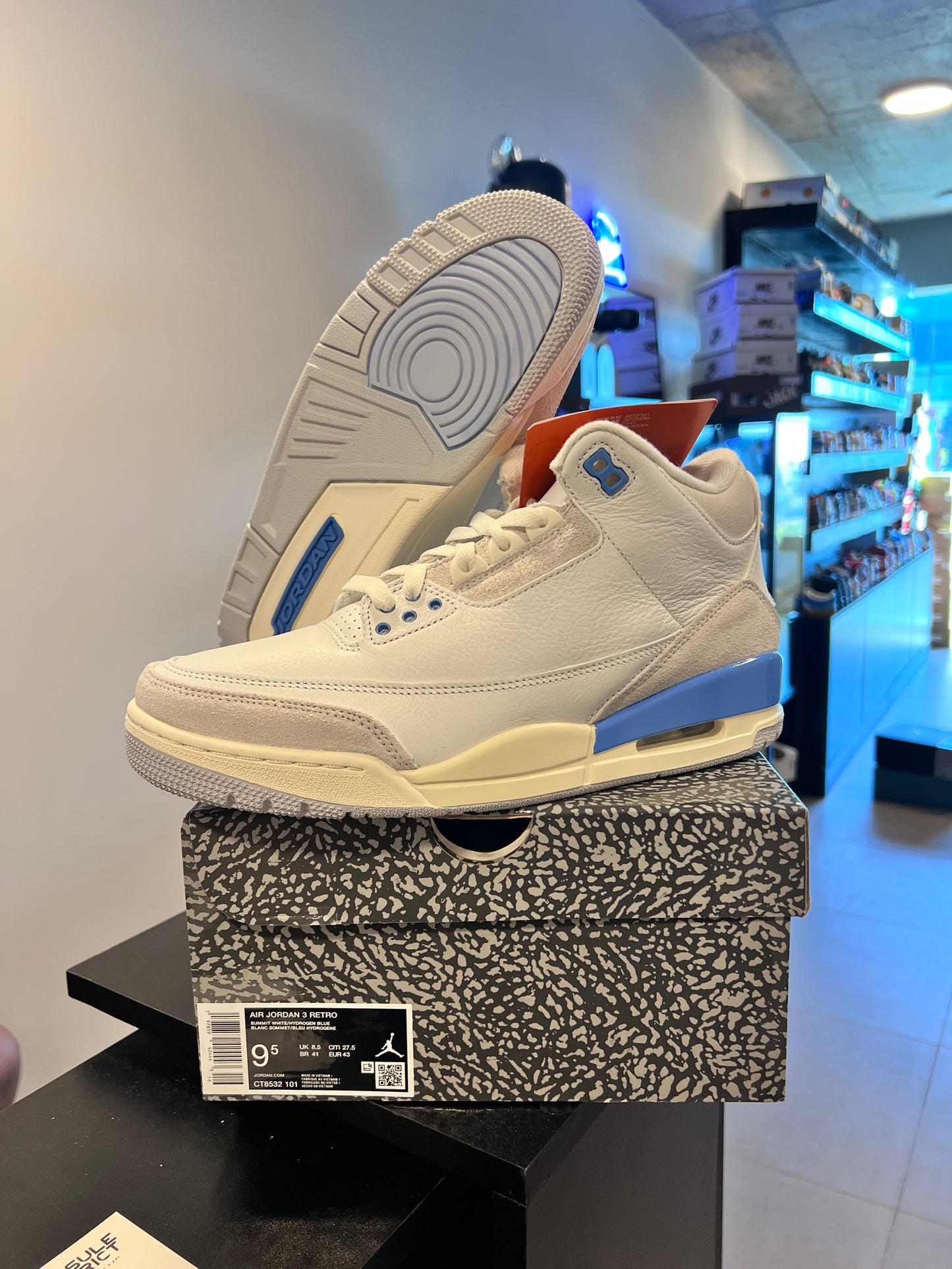 Jordan 3 Retro
Lucky Shorts