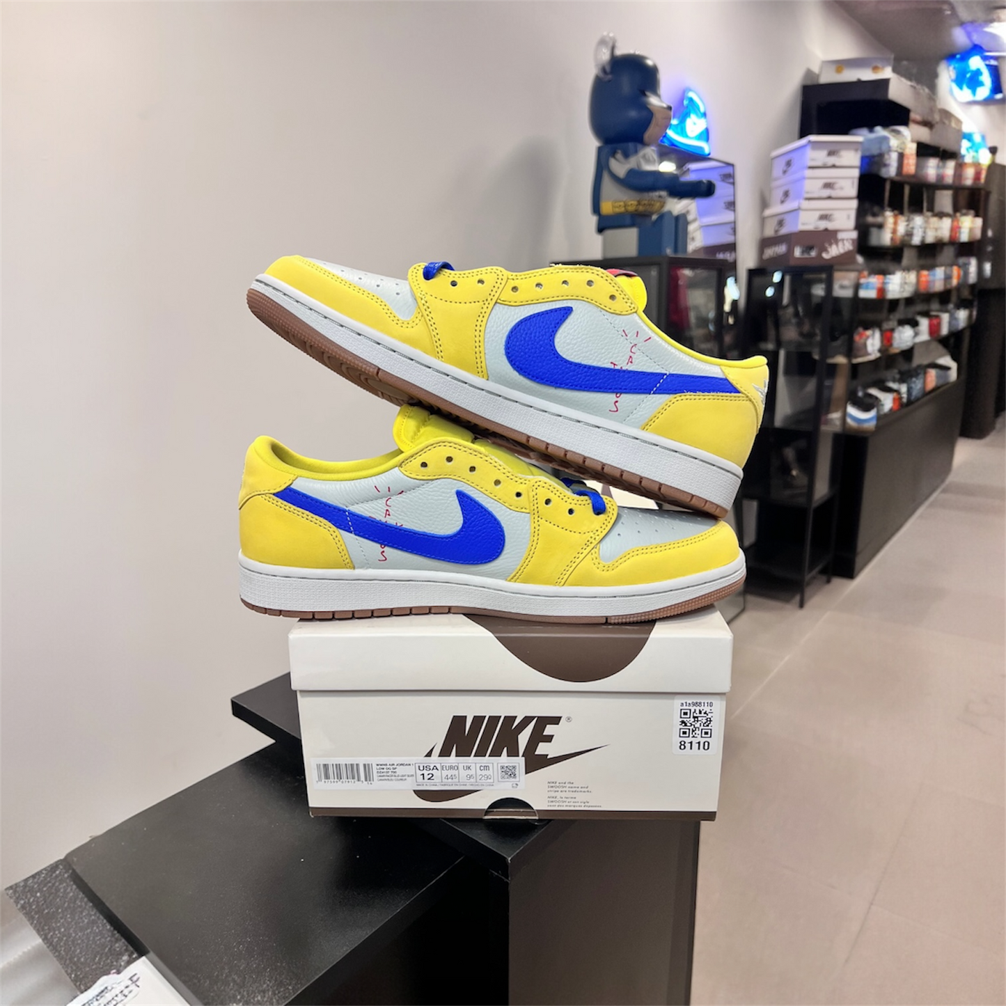 Jordan 1 Retro Low OG SP
Travis Scott Canary (Women's)