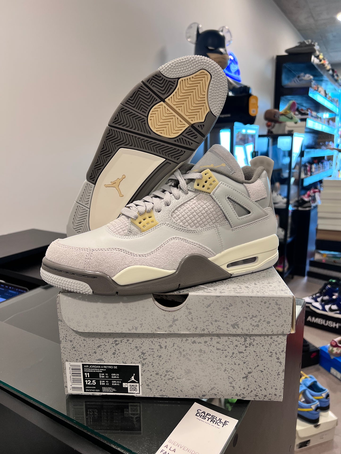 Jordan 4 Retro SE
Craft Photon Dust