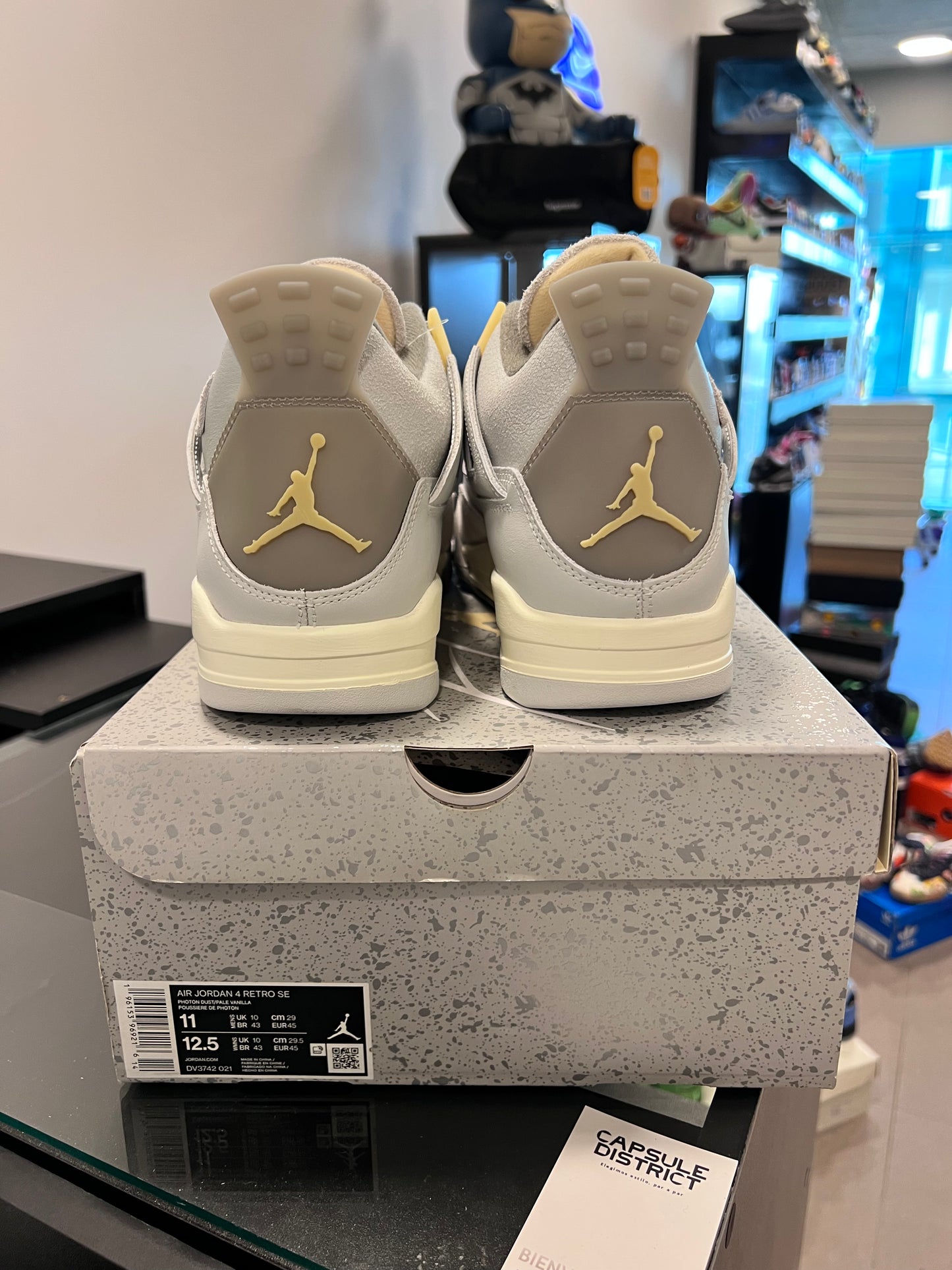 Jordan 4 Retro SE
Craft Photon Dust