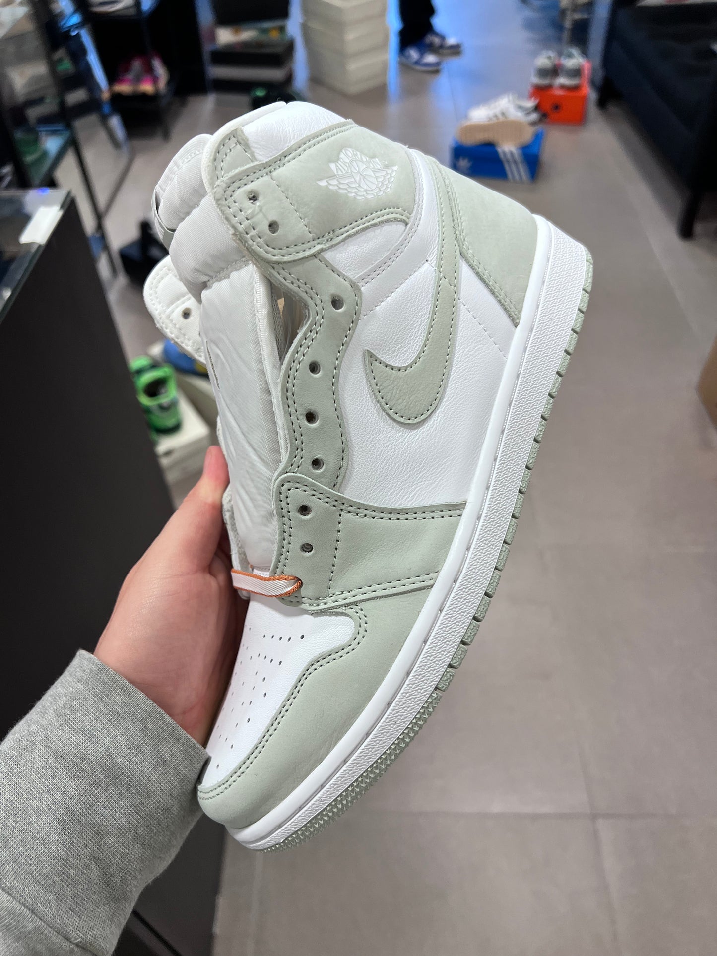 Jordan 1 Retro High OG
Seafoam (Women's)