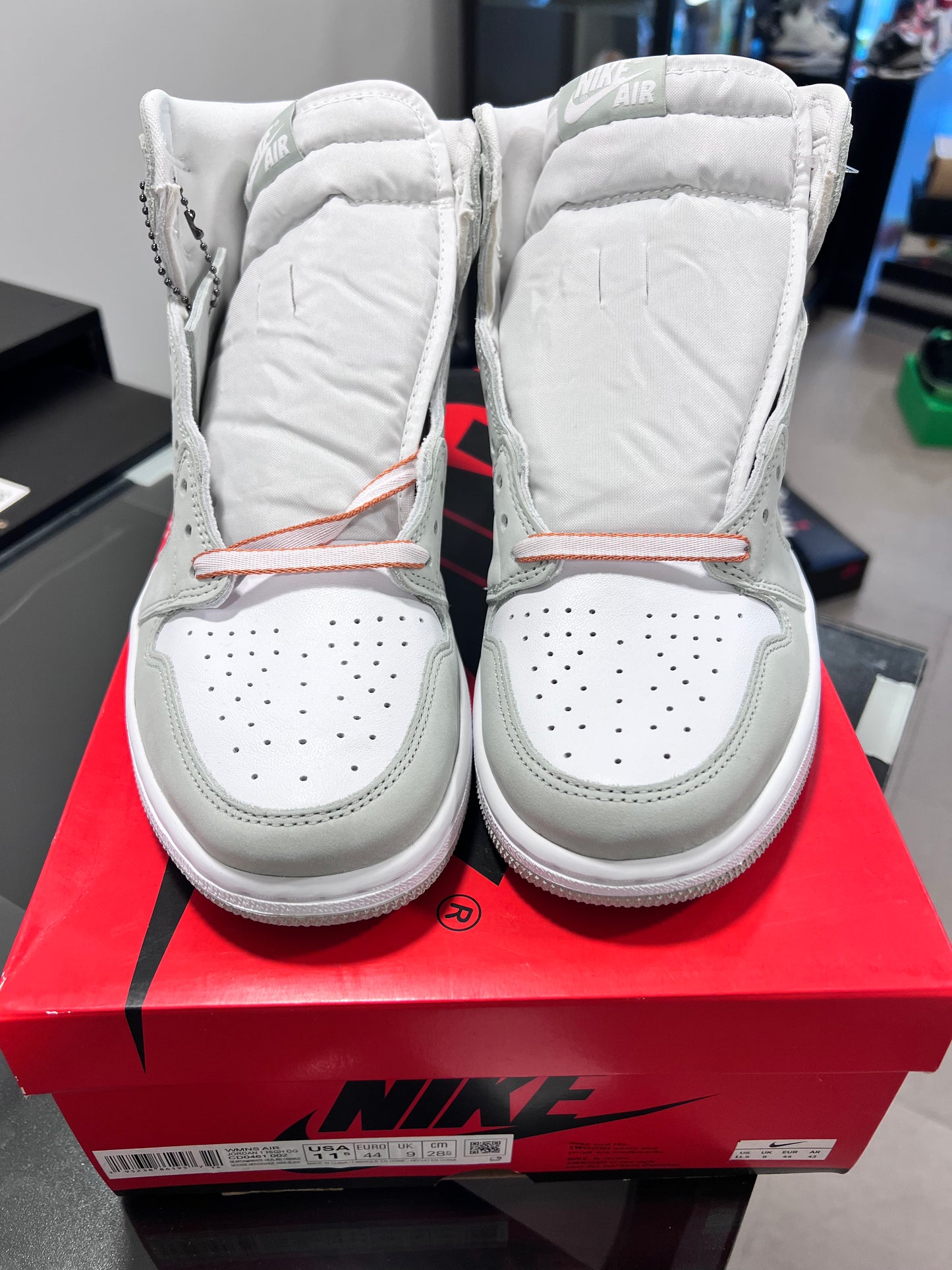 Jordan 1 Retro High OG
Seafoam (Women's)