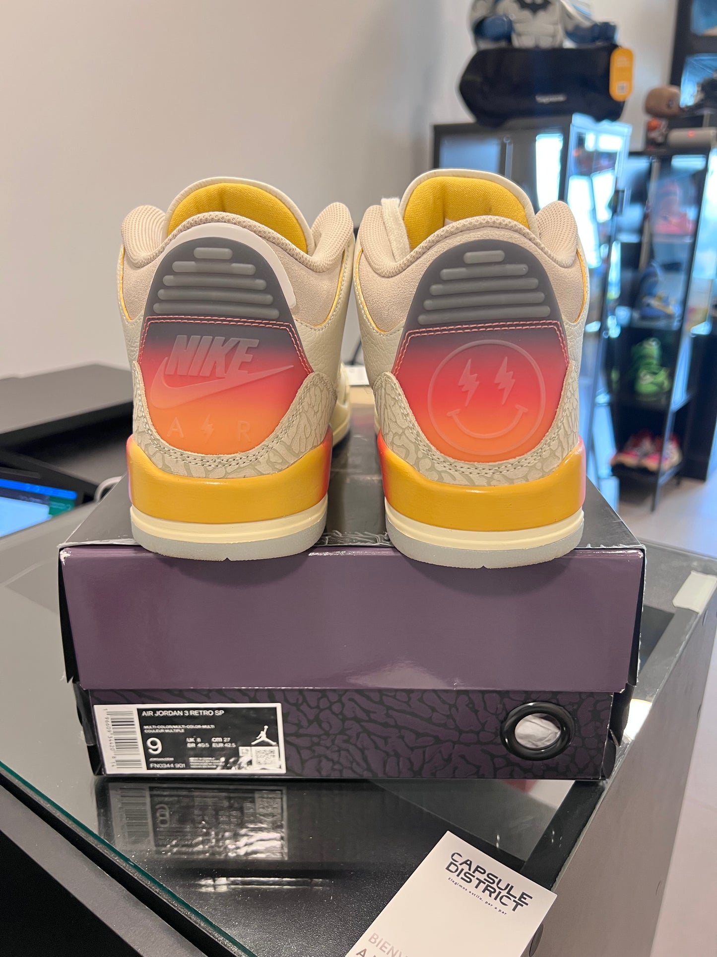 Jordan 3 Retro SP
J Balvin Medellín Sunset ( Usada )
