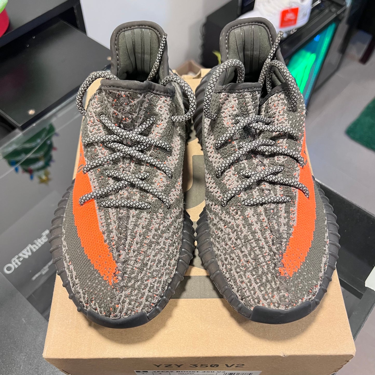 adidas Yeezy Boost 350 V2
Carbon Beluga