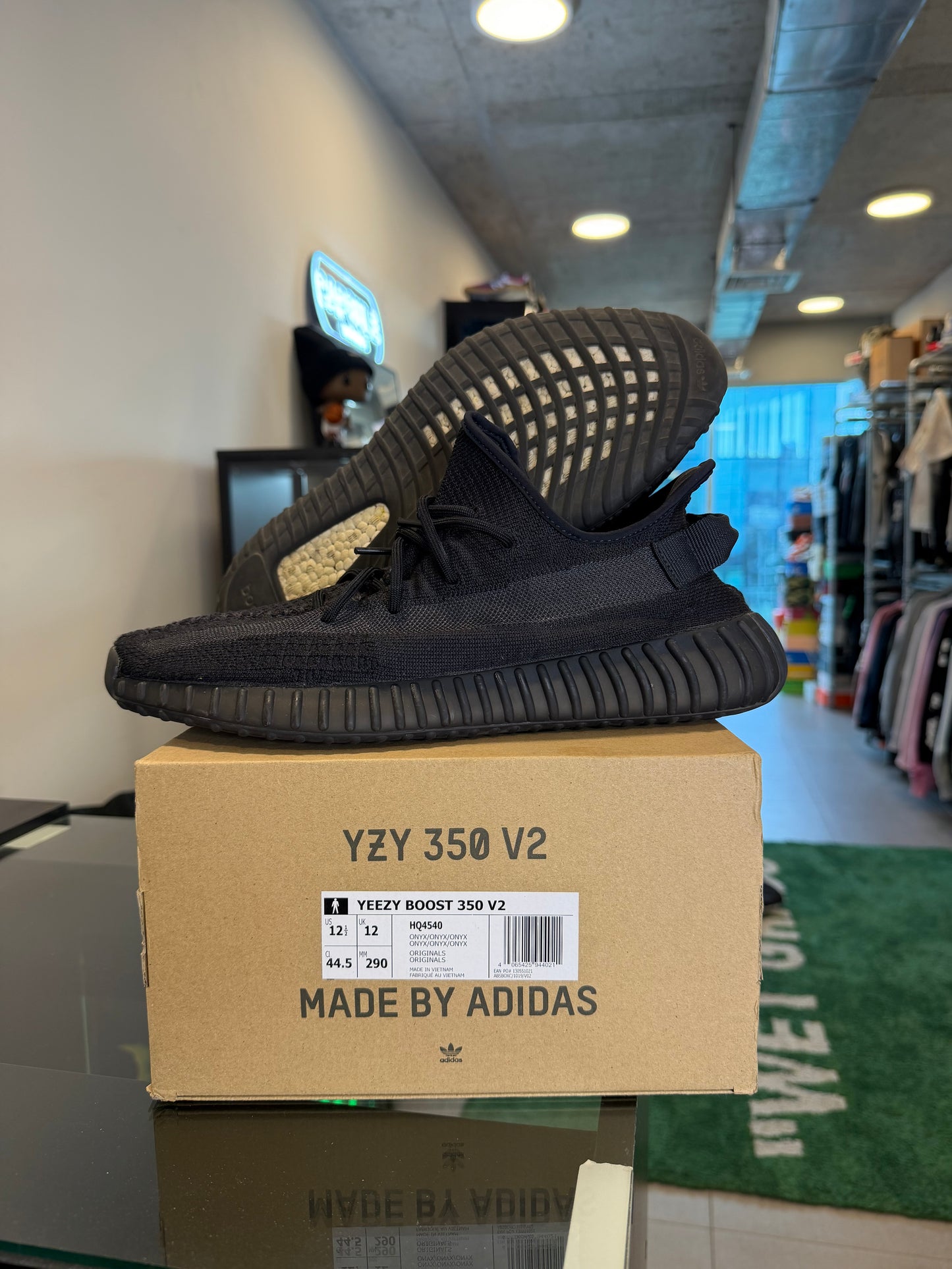 Adidas Yeezy Boost 350 v2 Onyx