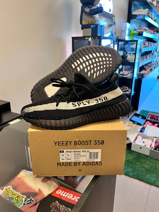 adidas Yeezy Boost 350 V2
Core Black White