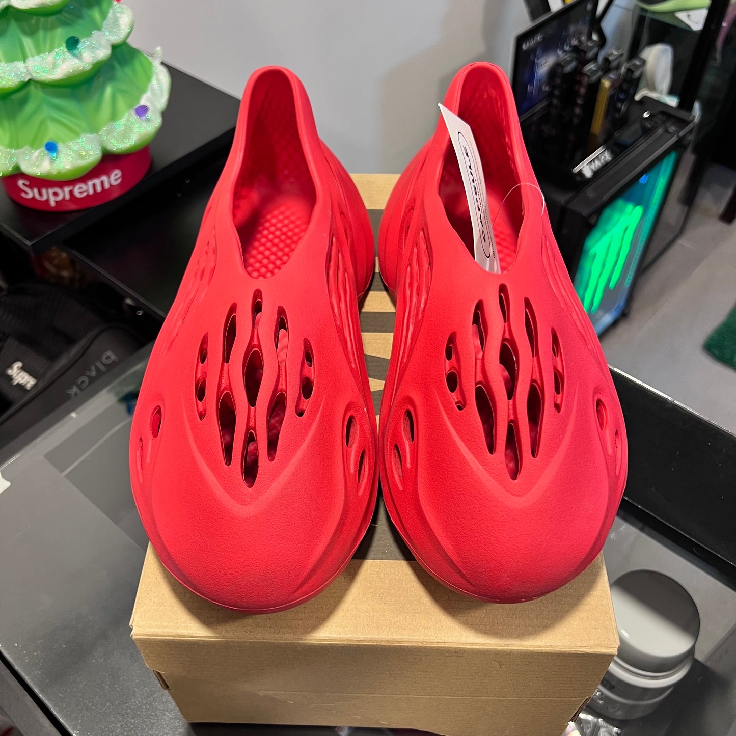 adidas Yeezy Foam RNNR
Vermillion (USADA)
