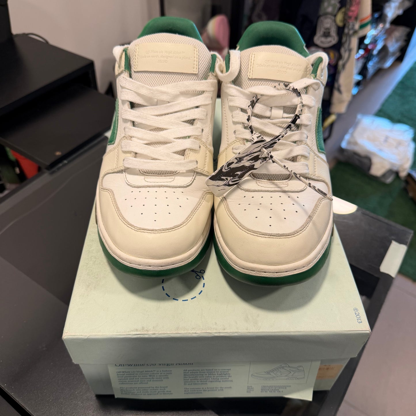 Out Of Office "OOO" Low White Green (USADA)