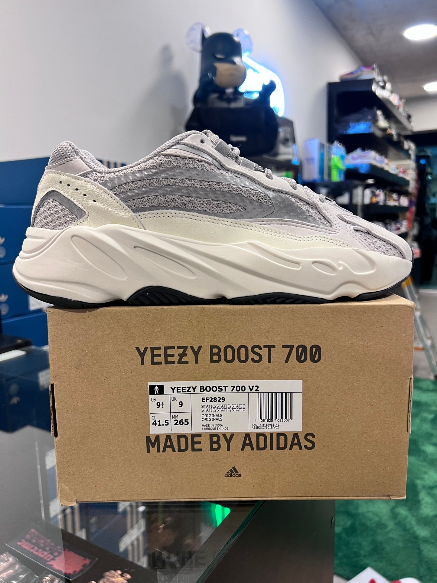 adidas Yeezy Boost 700 V2
Static