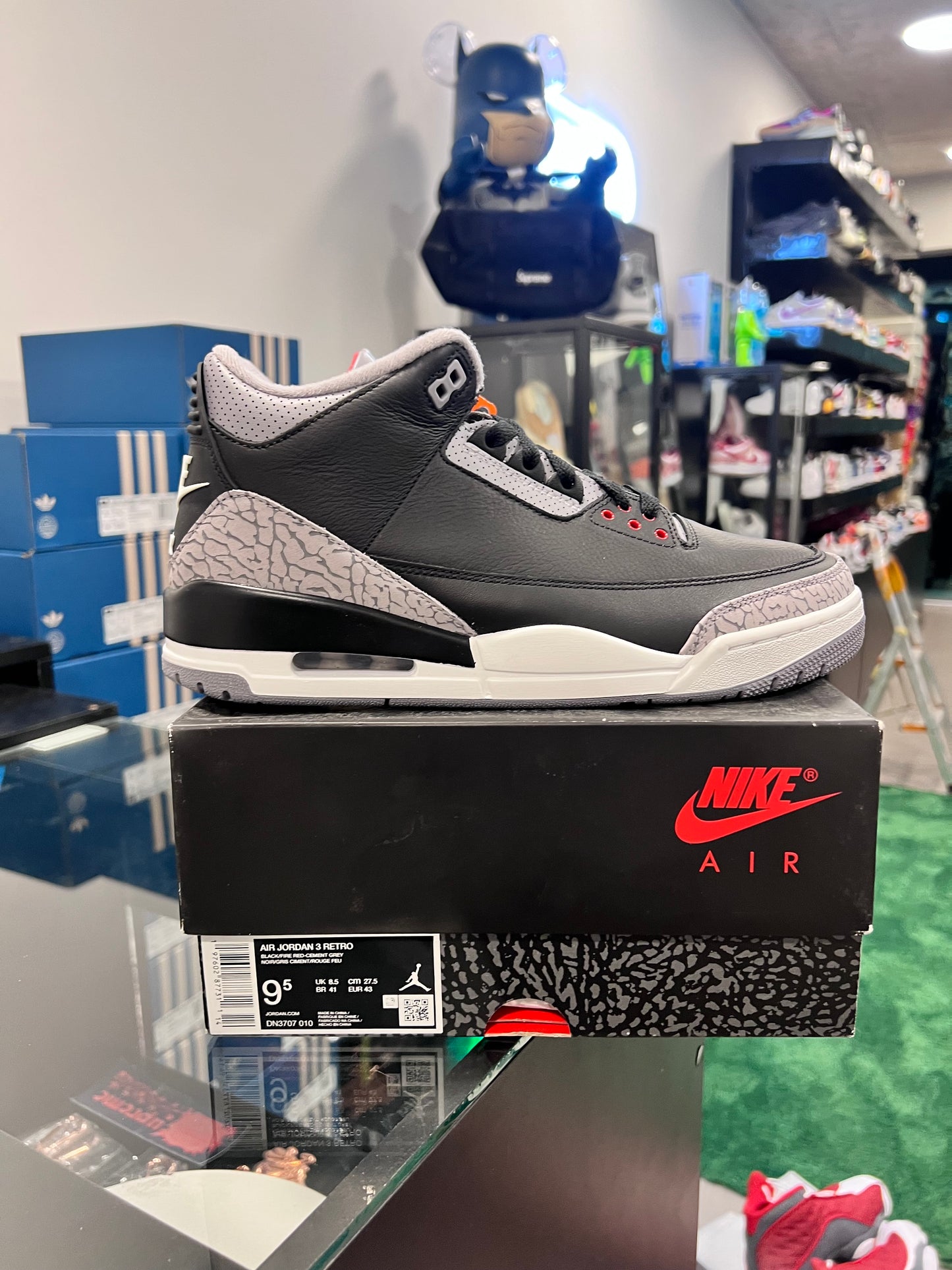 Jordan 3 Retro OG
Black Cement (2024)