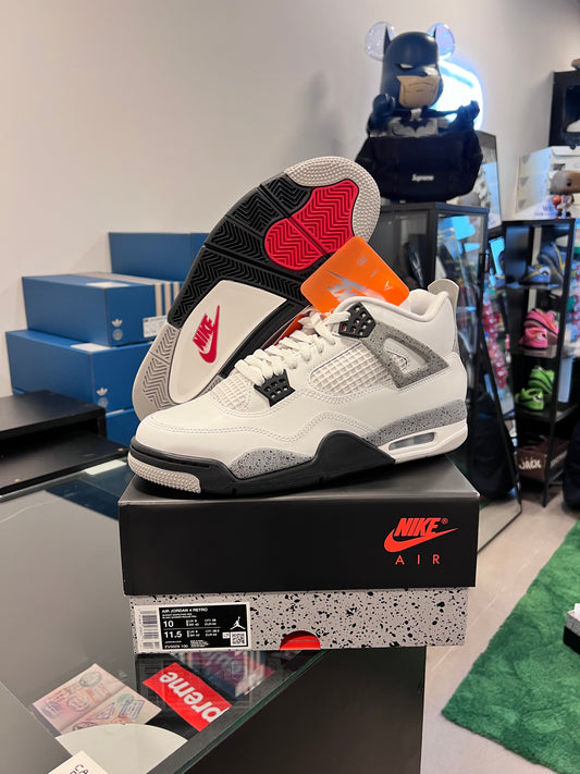 Jordan 4 Retro
White Cement (2025)