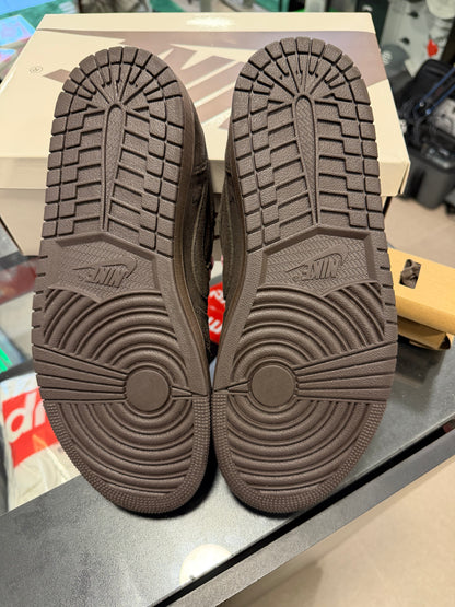 Jordan 1 Retro Low OG SP
Travis Scott Velvet Brown (USADA)