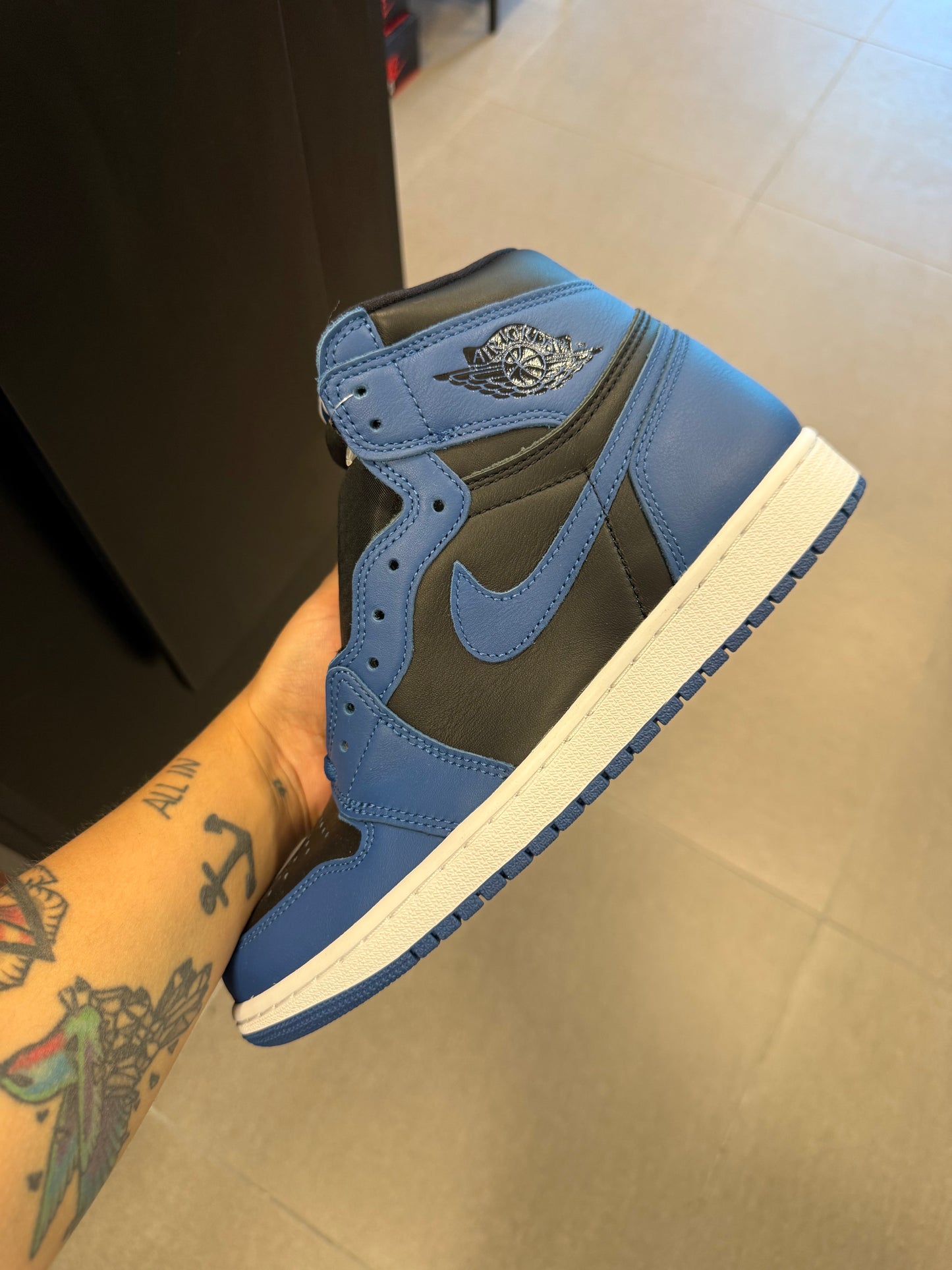Jordan 1 Retro High OG Dark Marine Blue