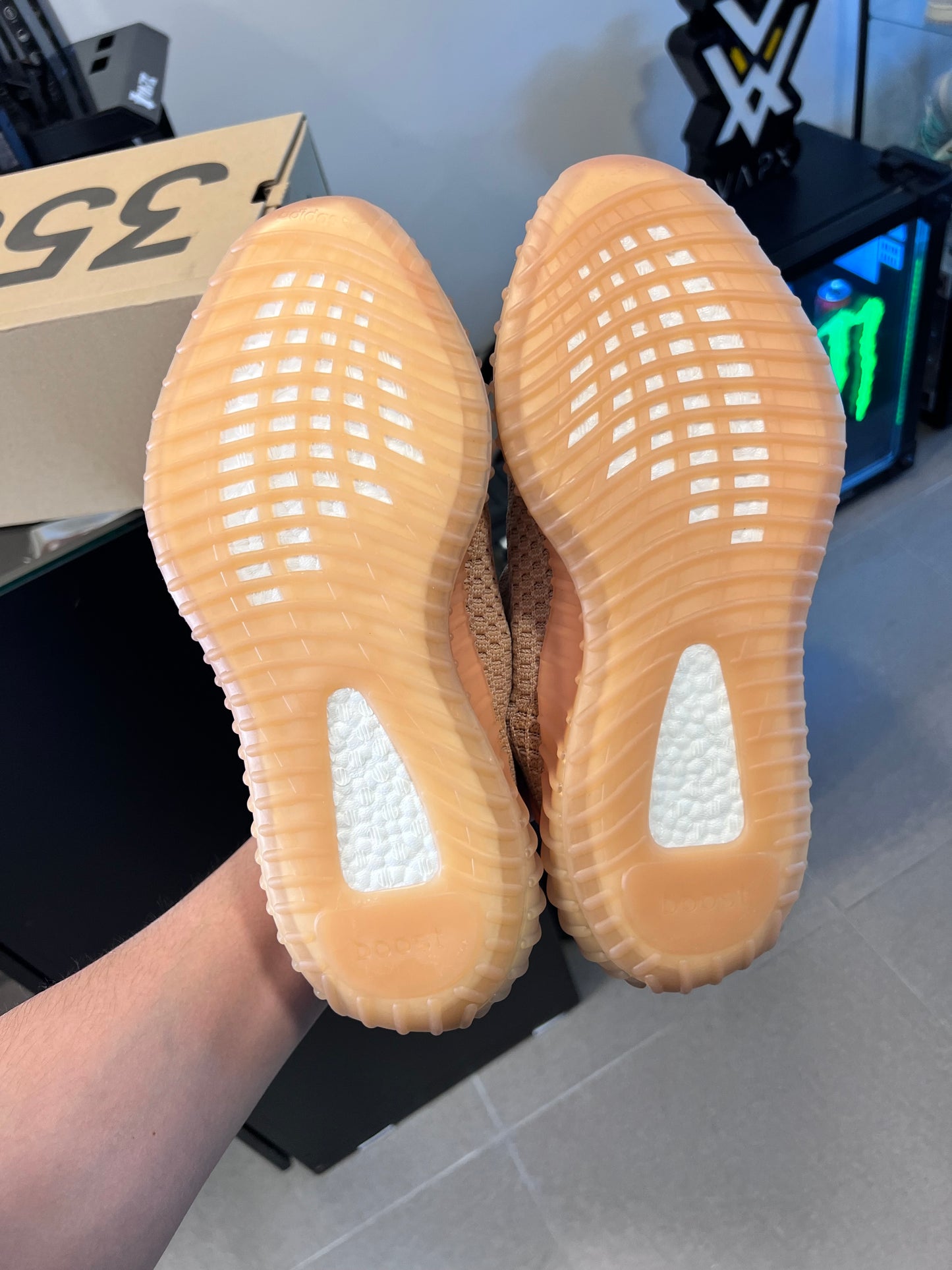 Adidas Yeezy Boost 350 v2 Clay