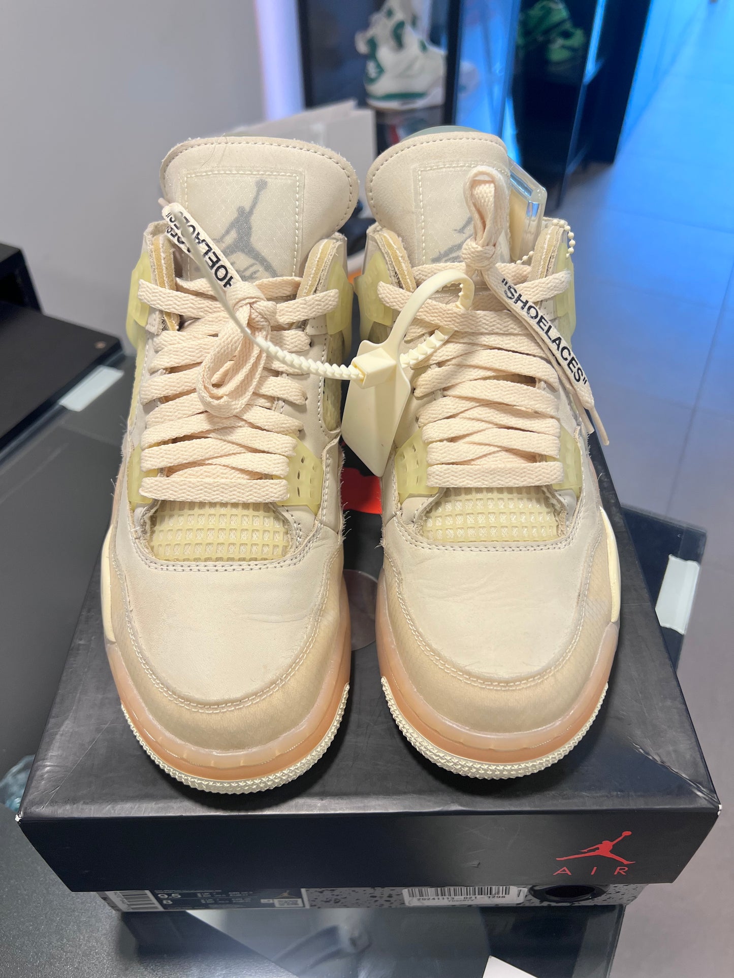Jordan 4 Retro
Off-White Sail (Women's)