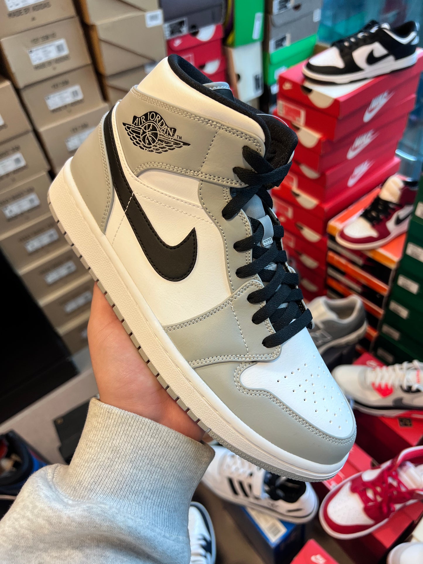 Jordan 1 Mid Smoke Grey