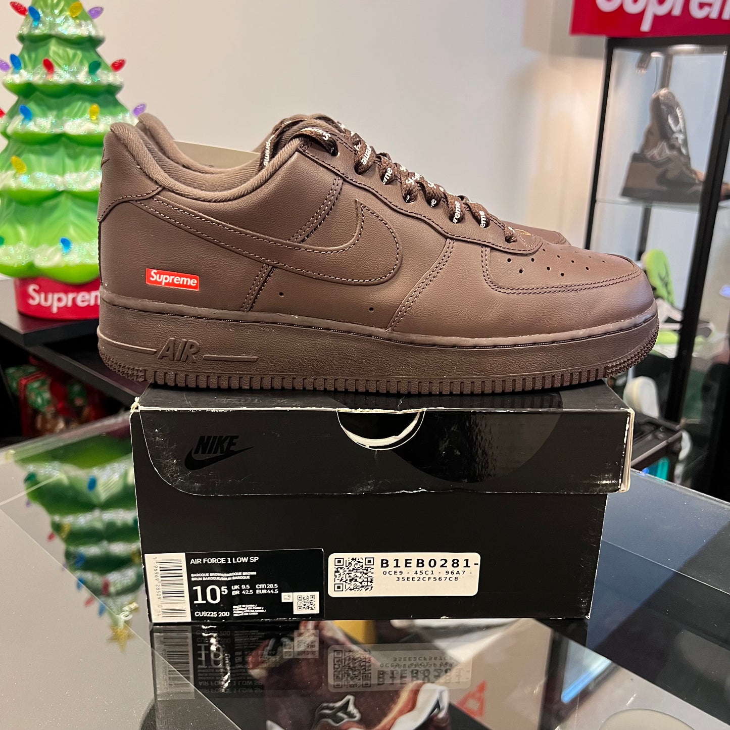 Nike Air Force 1 Low
Supreme Baroque Brown