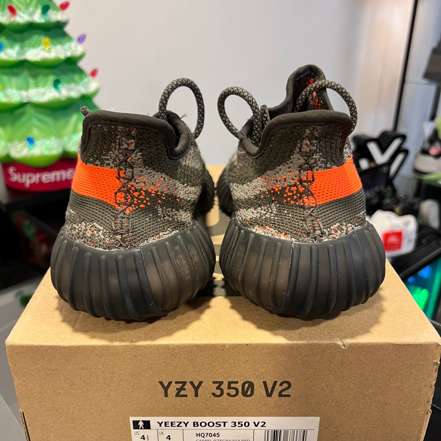 adidas Yeezy Boost 350 V2
Carbon Beluga