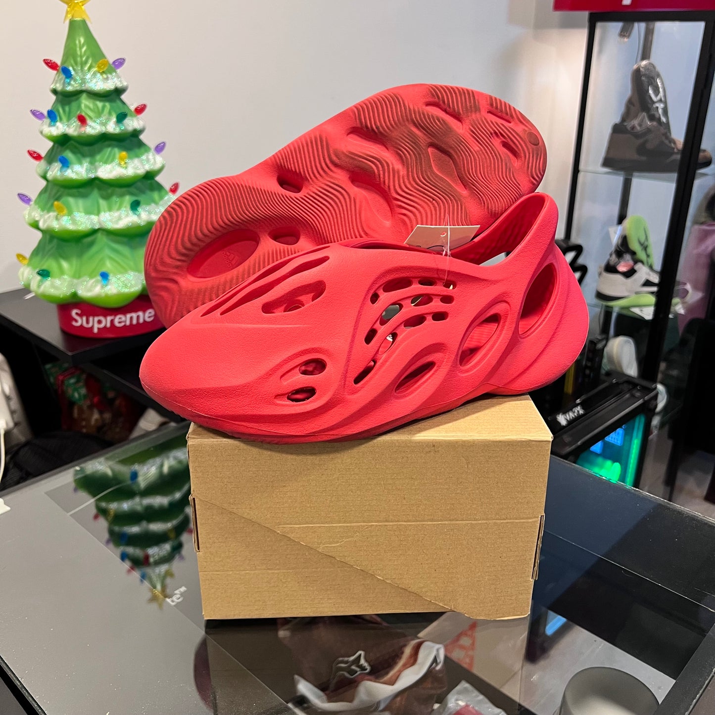 adidas Yeezy Foam RNNR
Vermillion (USADA)