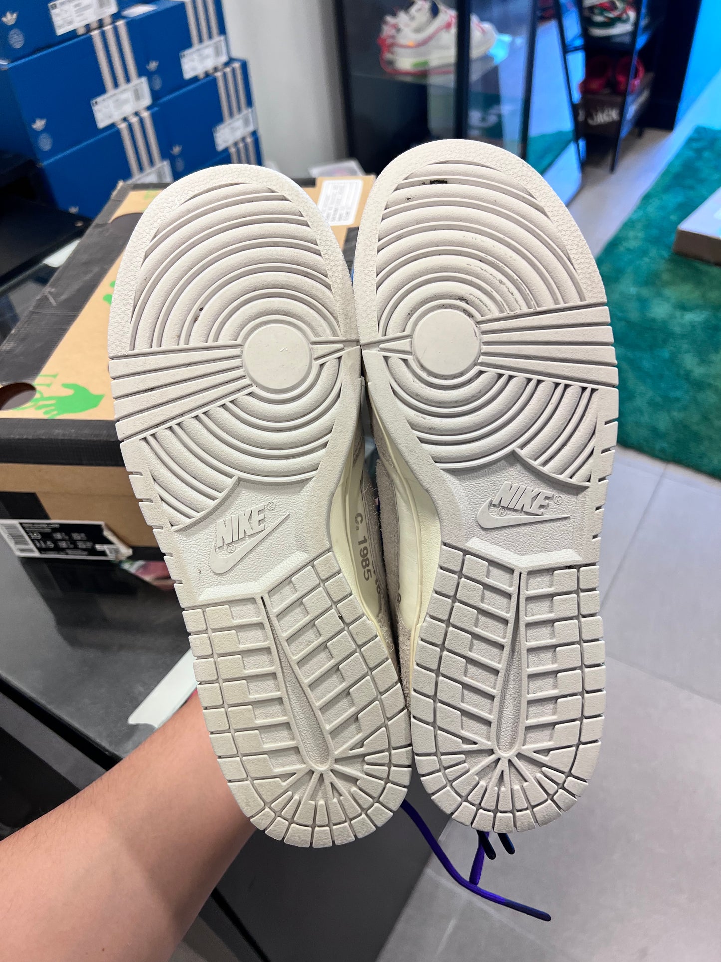 Nike Dunk Low
Off-White Lot 15