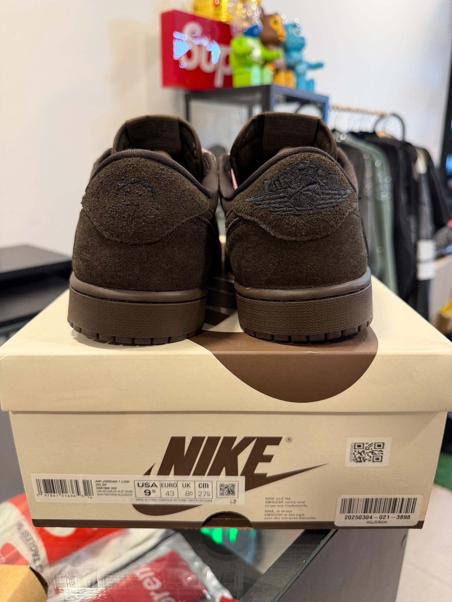 Jordan 1 Retro Low OG SP
Travis Scott Velvet Brown (USADA)