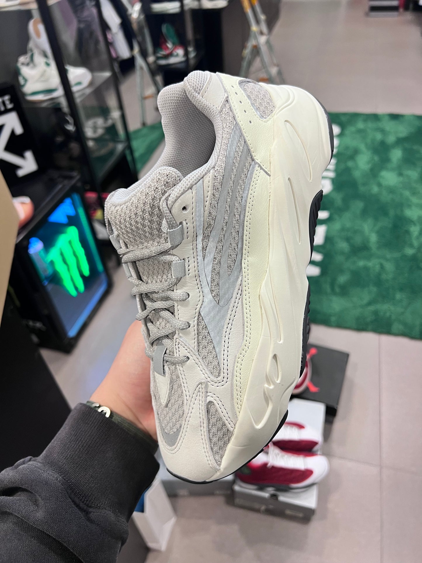 adidas Yeezy Boost 700 V2
Static