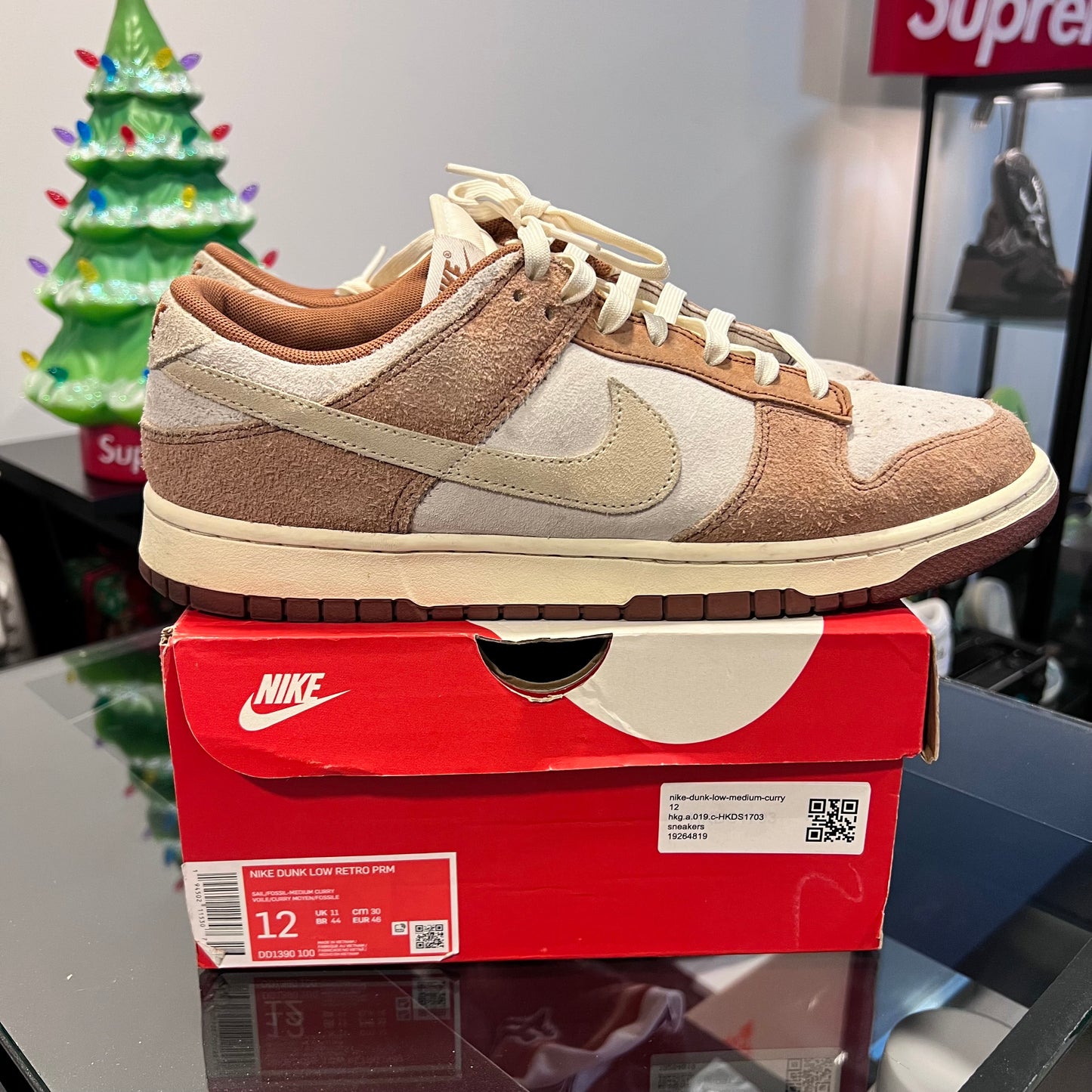 Nike Dunk Low
Medium Curry