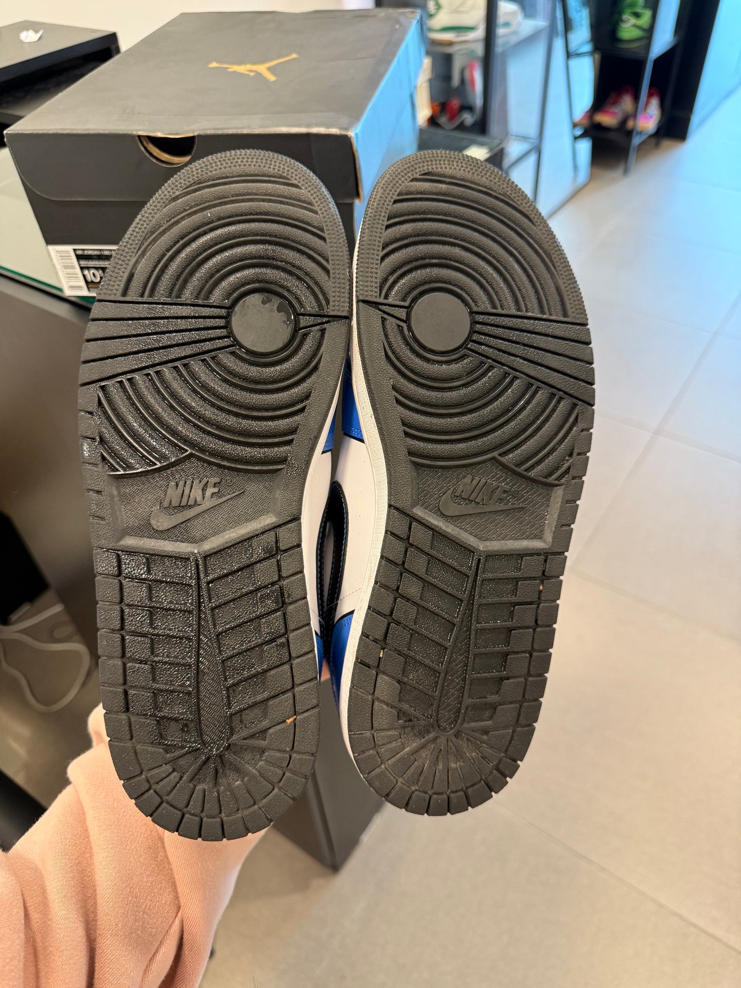 Jordan 1 Mid Signal Blue (Usado)