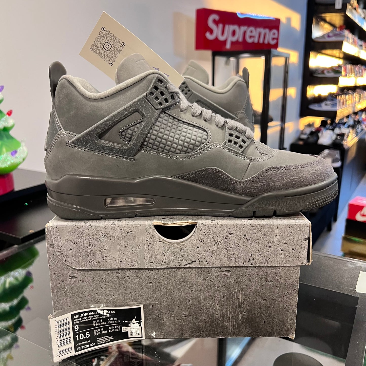 Jordan 4 Retro SE
Paris Olympics Wet Cement (USADA)