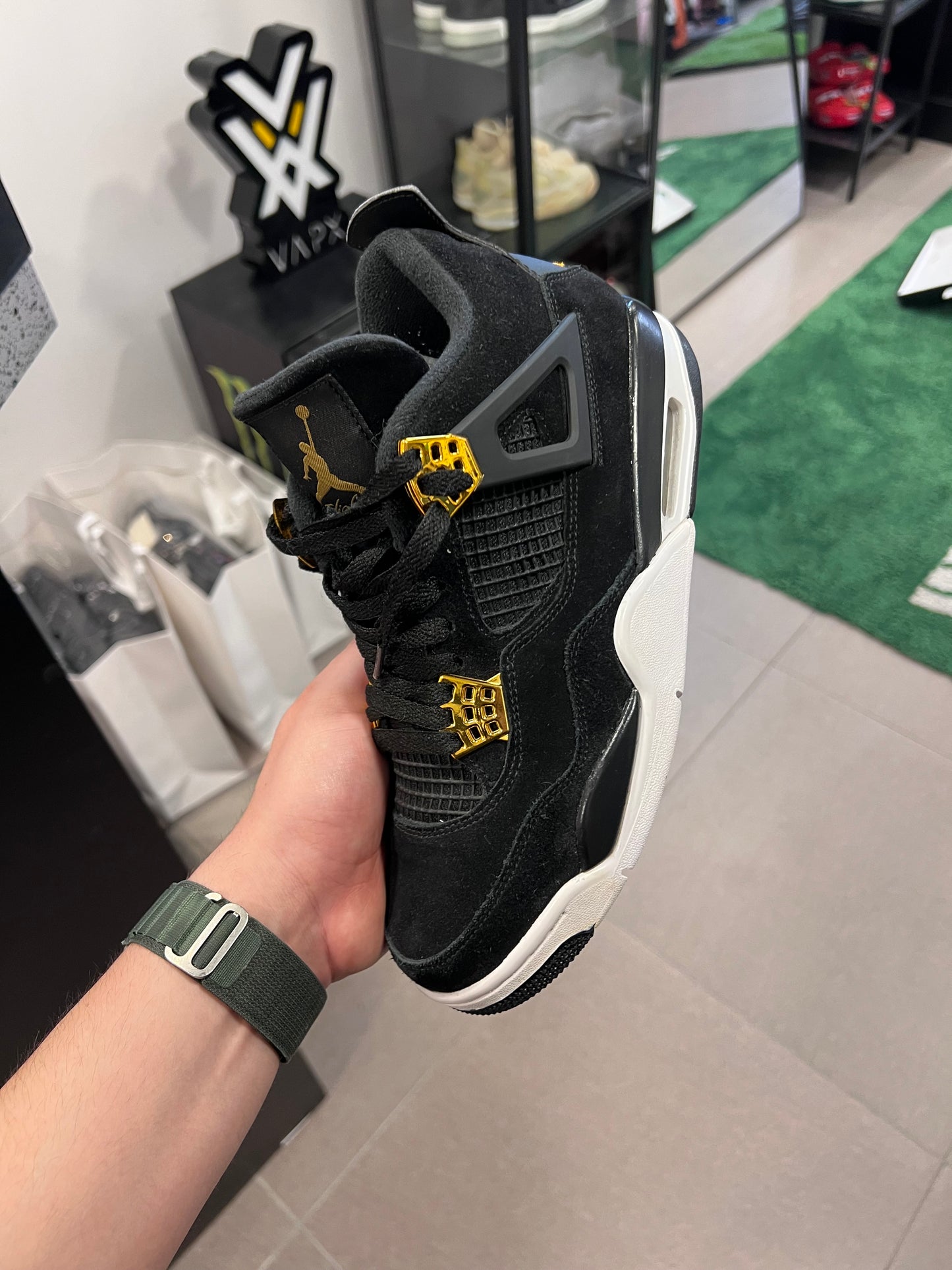 Jordan 4 Retro Royalty