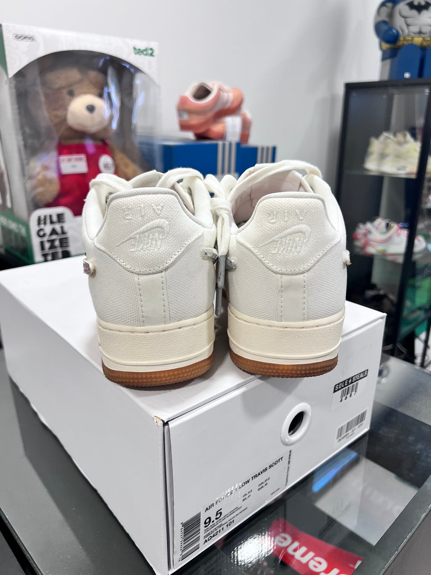 Nike Air Force 1 Low
Travis Scott Sail