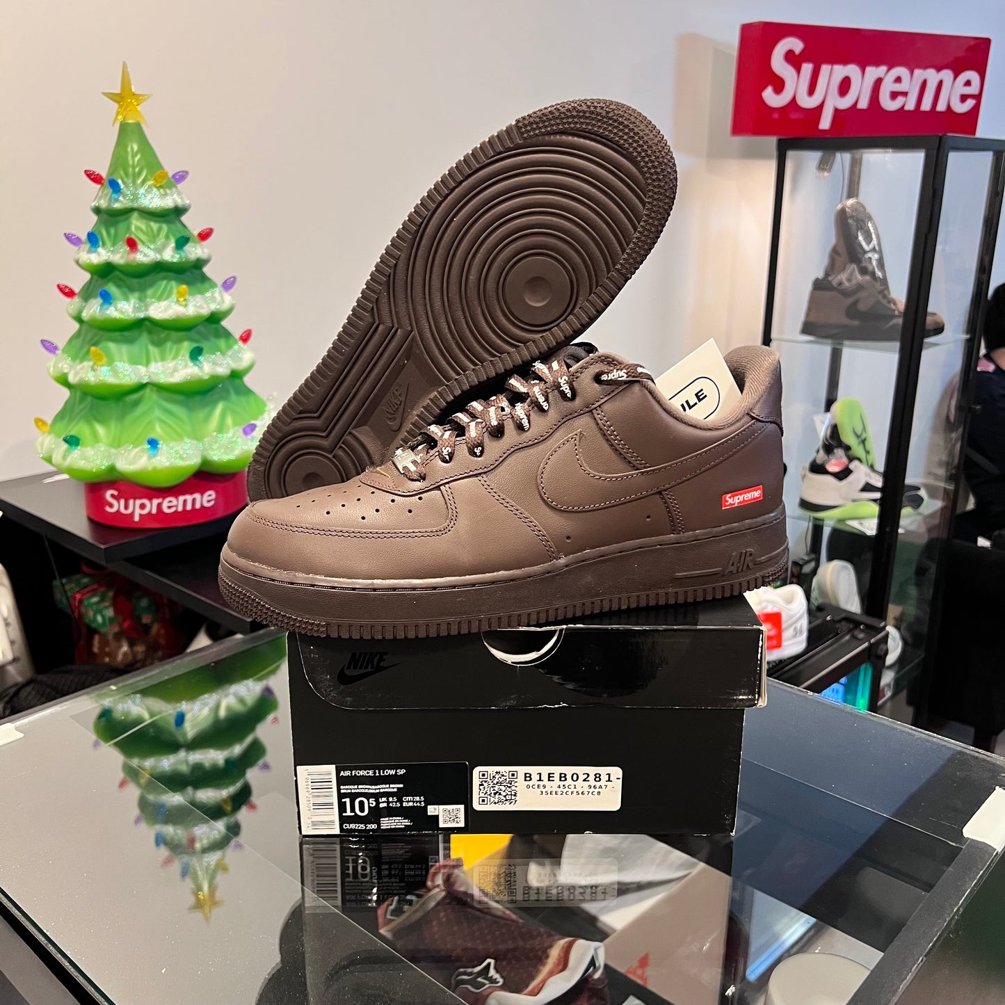 Nike Air Force 1 Low
Supreme Baroque Brown