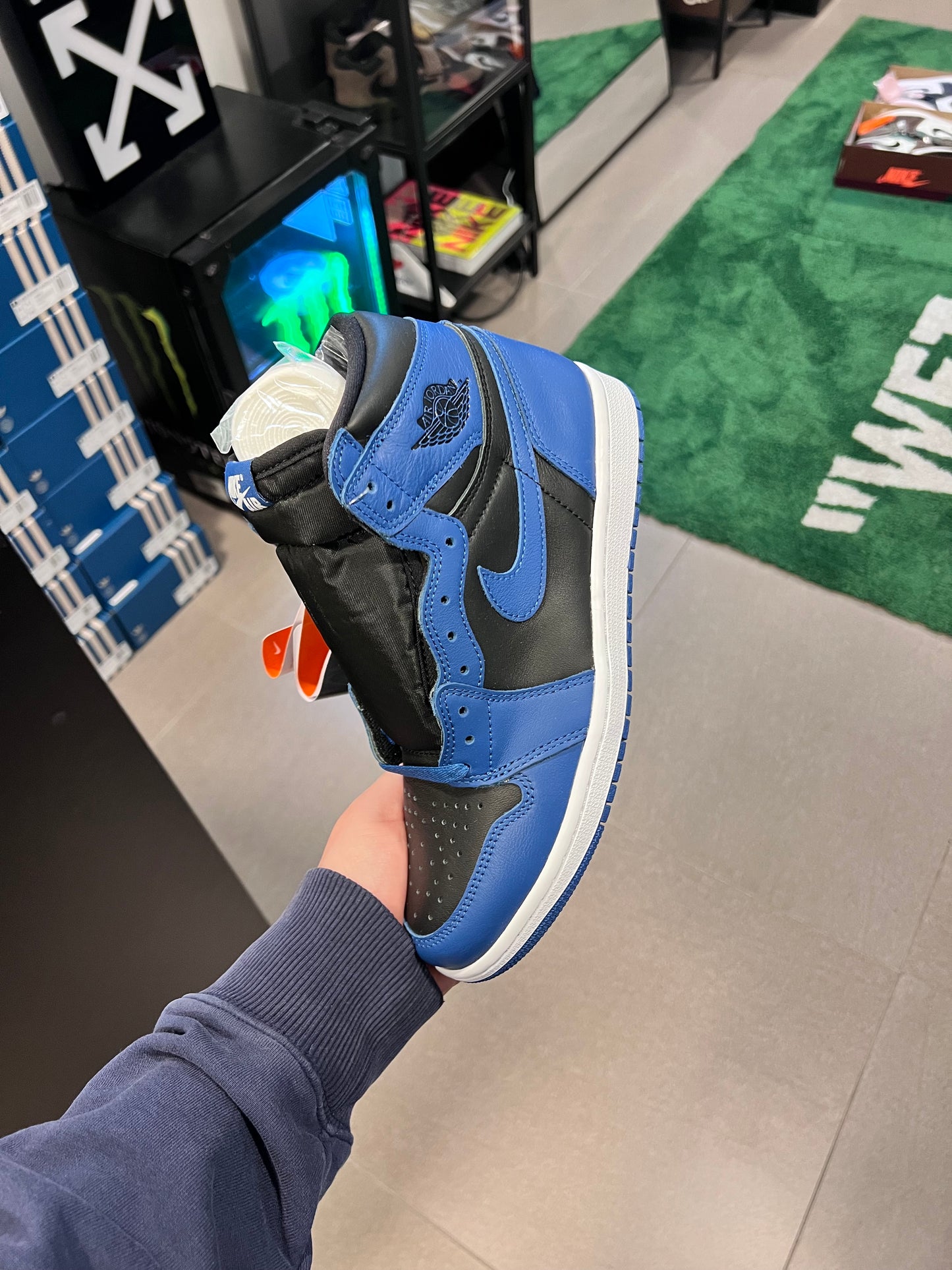 Jordan 1 Retro High OG
Dark Marina Blue