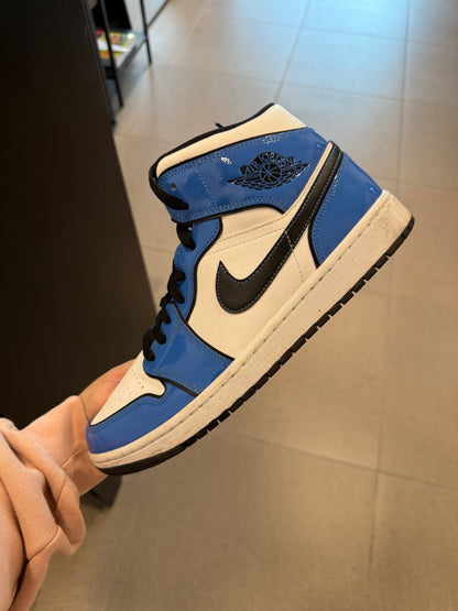Jordan 1 Mid Signal Blue (USADA)
