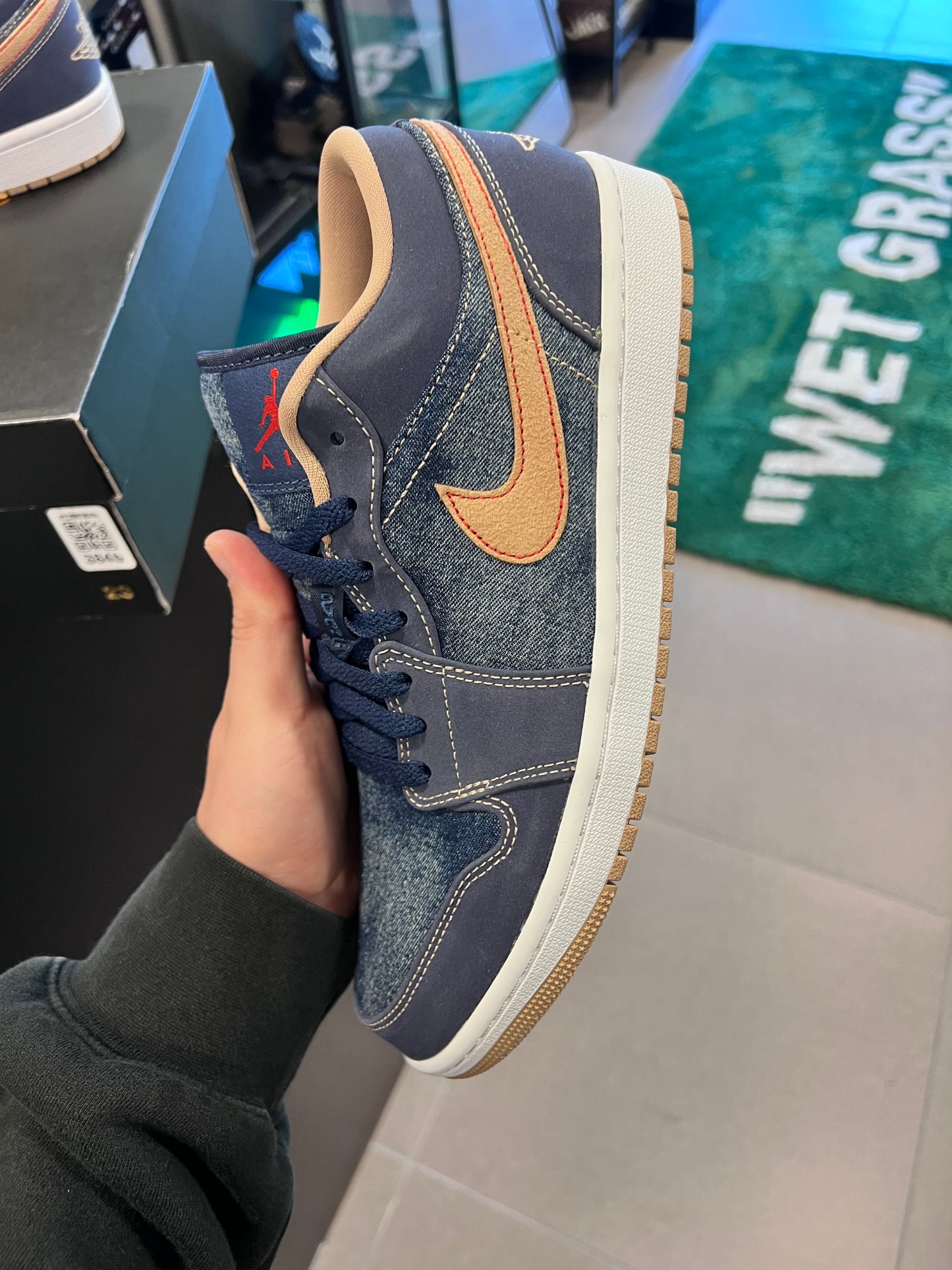 Jordan 1 Low SE
Denim