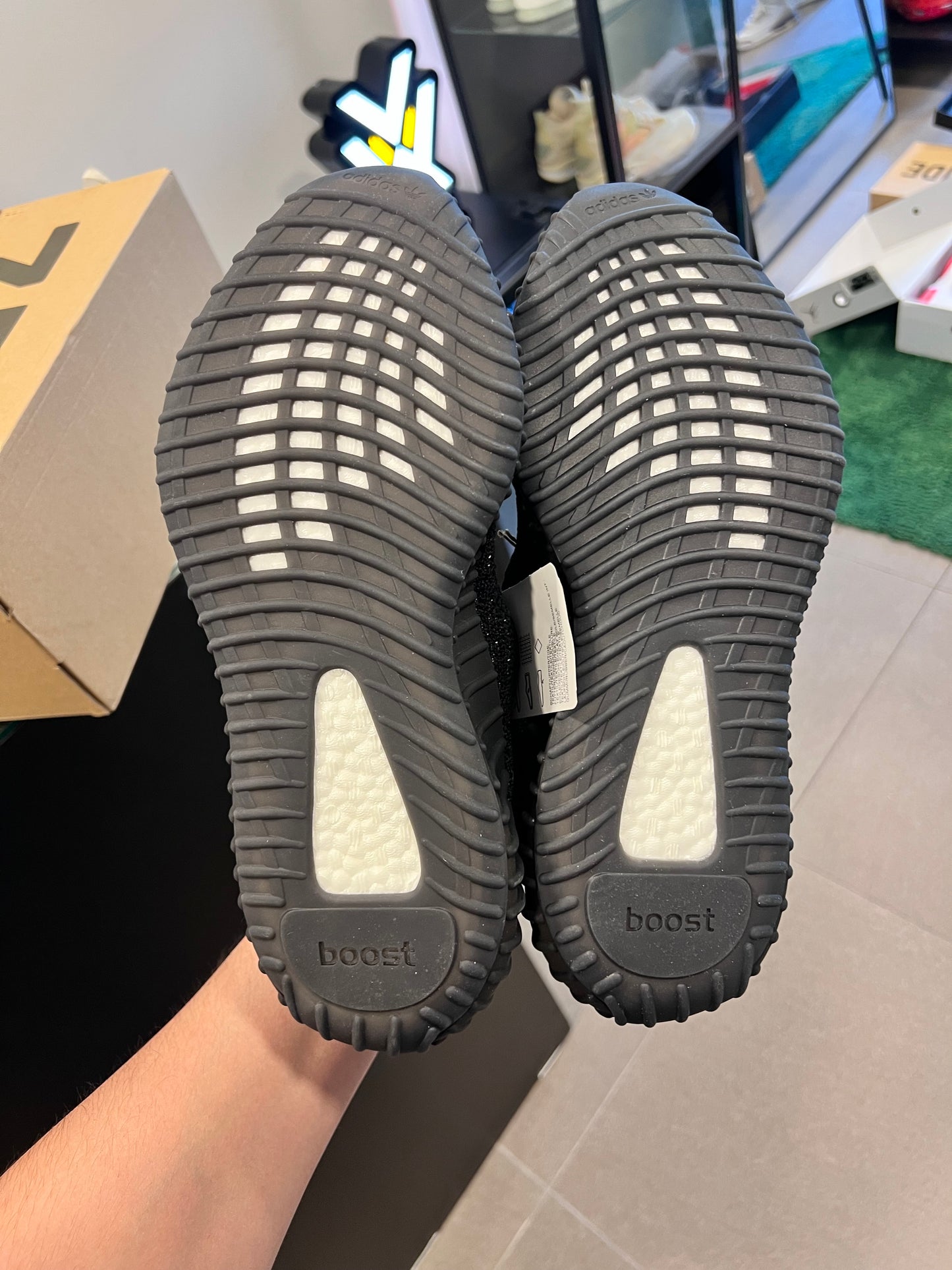 adidas Yeezy Boost 350 V2
Core Black White